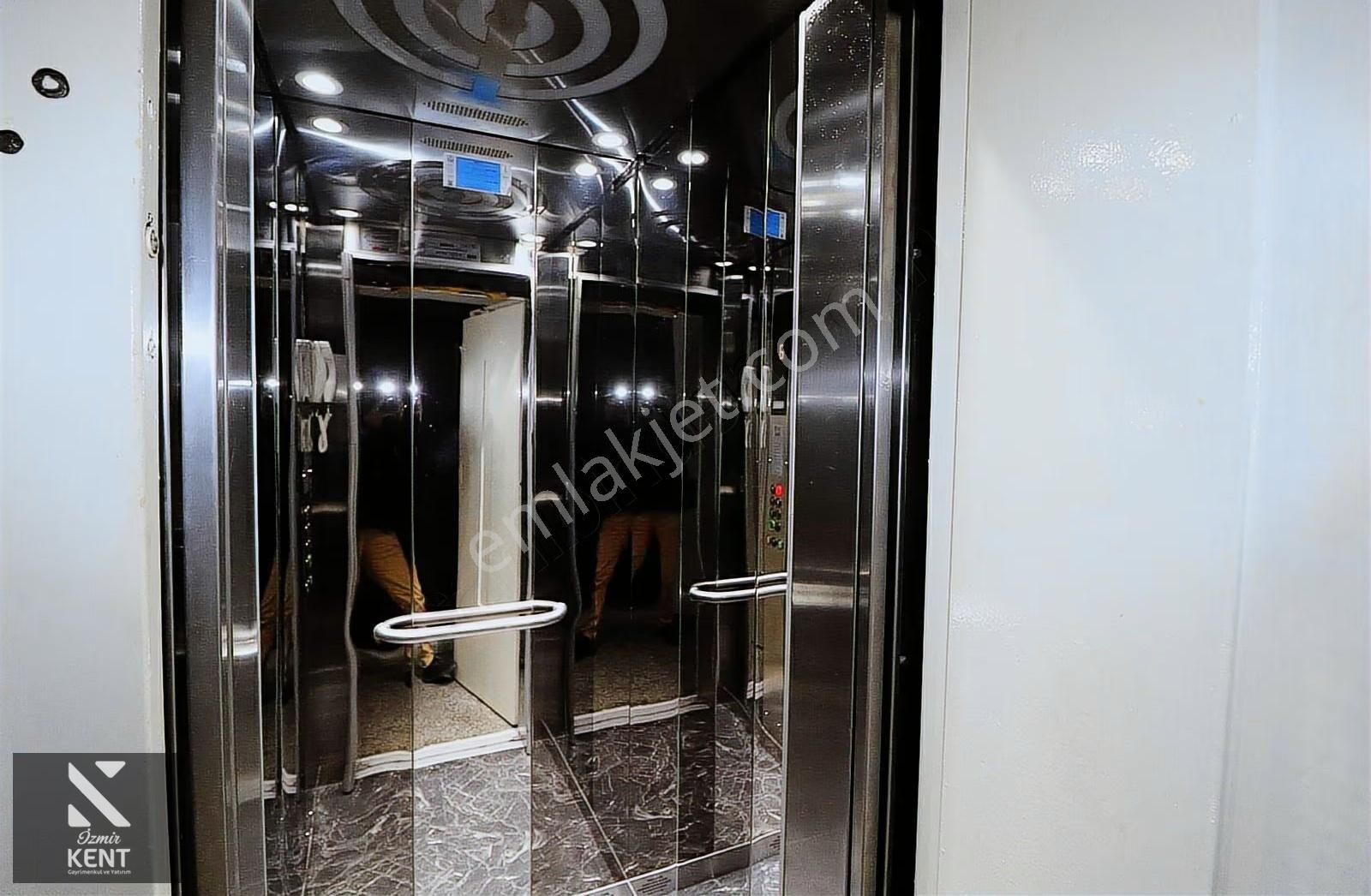 Karşıyaka Girne Caddesinde Satılık 2+1 Daire - Görsel 17