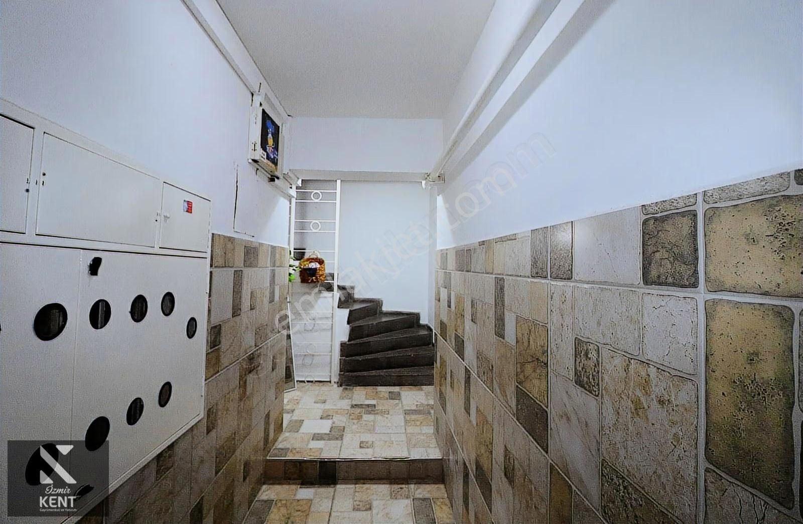 Karşıyaka Girne Caddesinde Satılık 2+1 Daire - Görsel 4