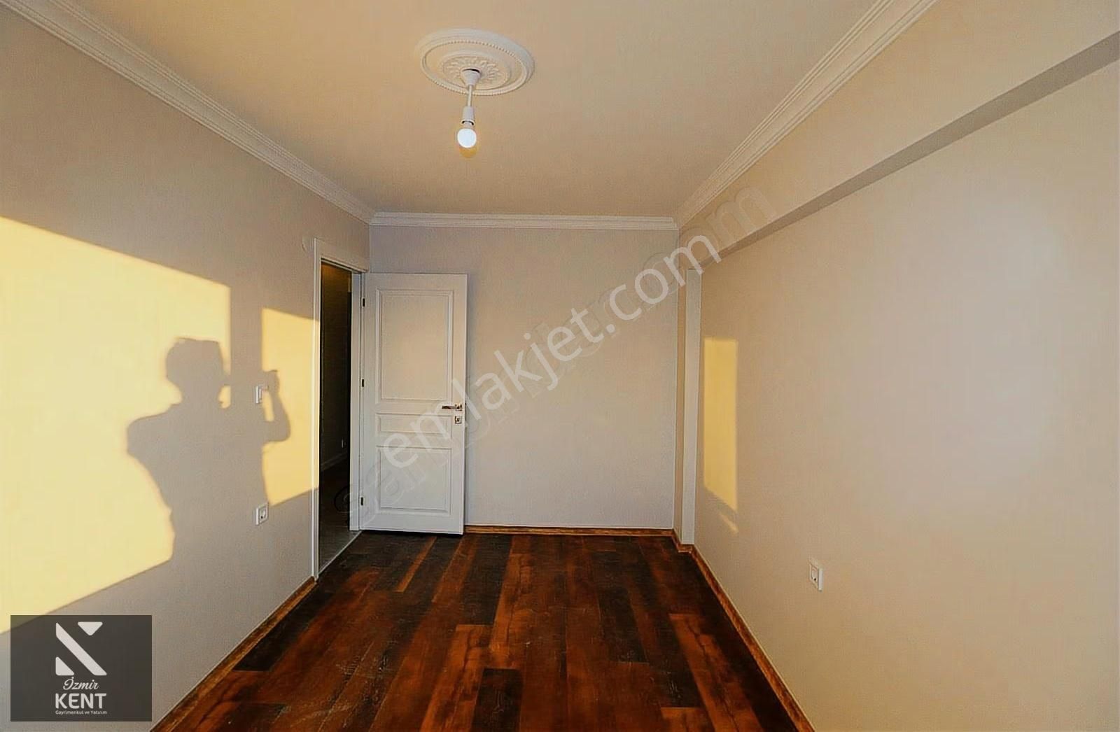 Karşıyaka Girne Caddesinde Satılık 2+1 Daire - Görsel 24