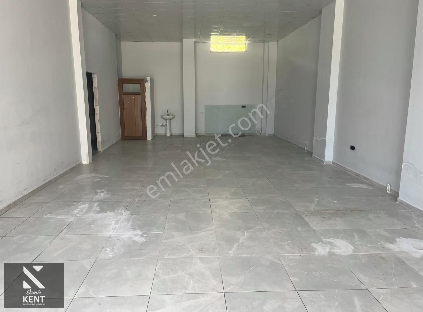 Kemalpaşa Mehmet Akif Ersoy Da Merkezi Önü Geniş Satılık Dükkan - Görsel 2