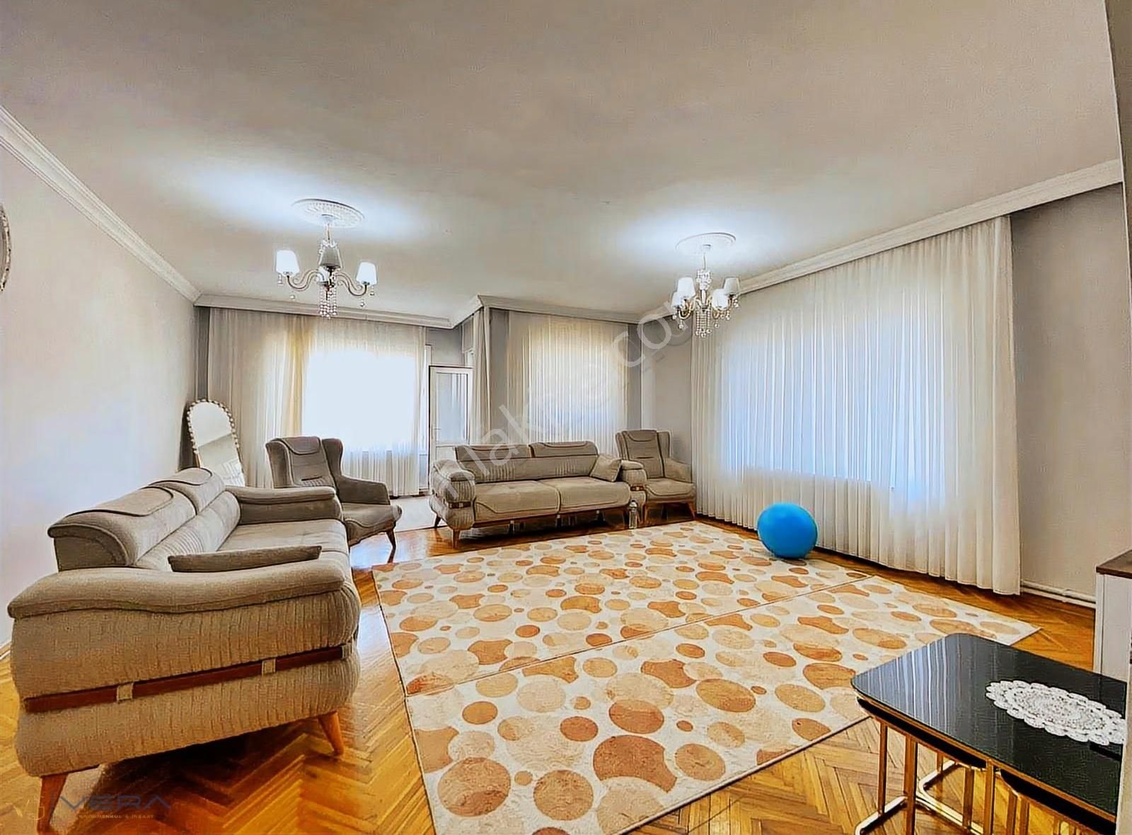 Kavaklık'da Merkezi Konumda Bakımlı Satılık 3+1 Daire