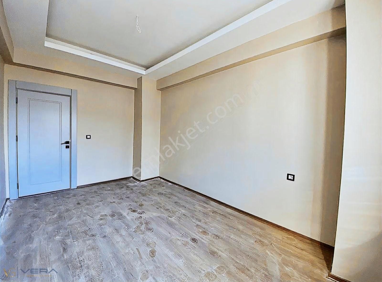 Vera'dan Abdulhamithan'da Satılık 4.5+1 Fırsat Daire - Görsel 2