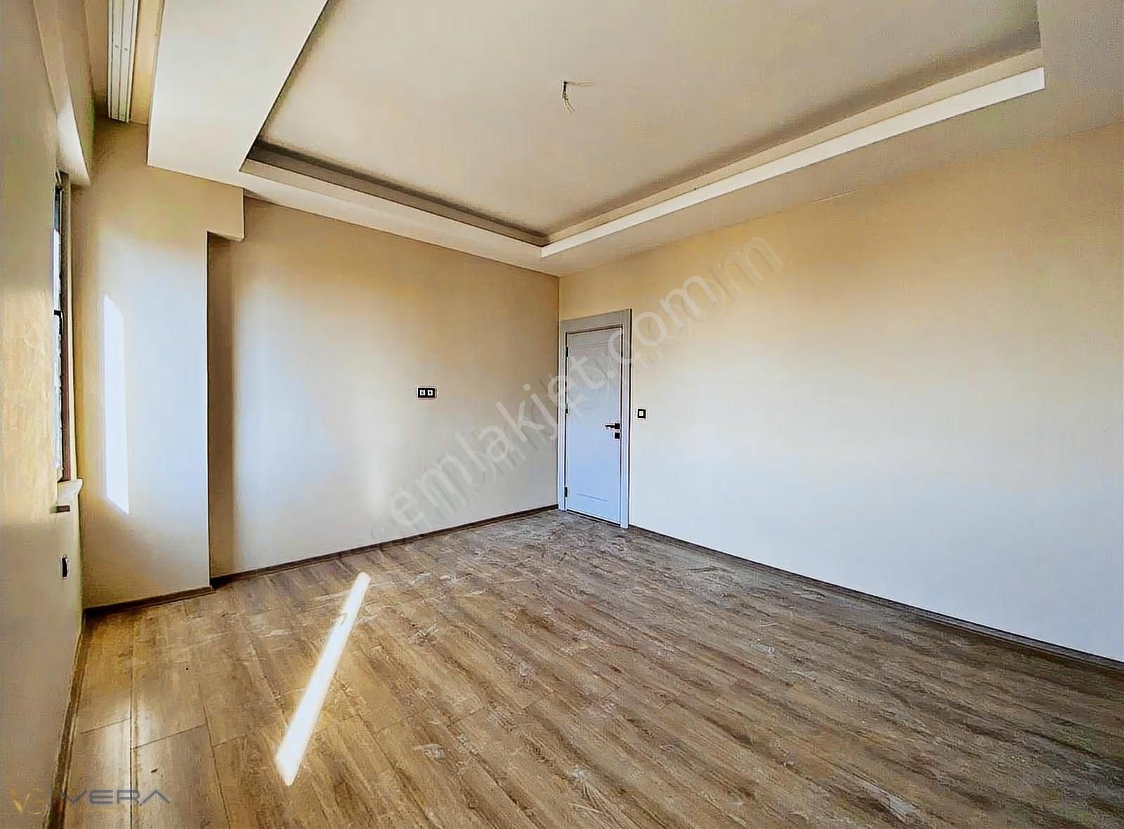 Vera'dan Abdulhamithan'da Satılık 3.5+1 Fırsat Daire - Görsel 5