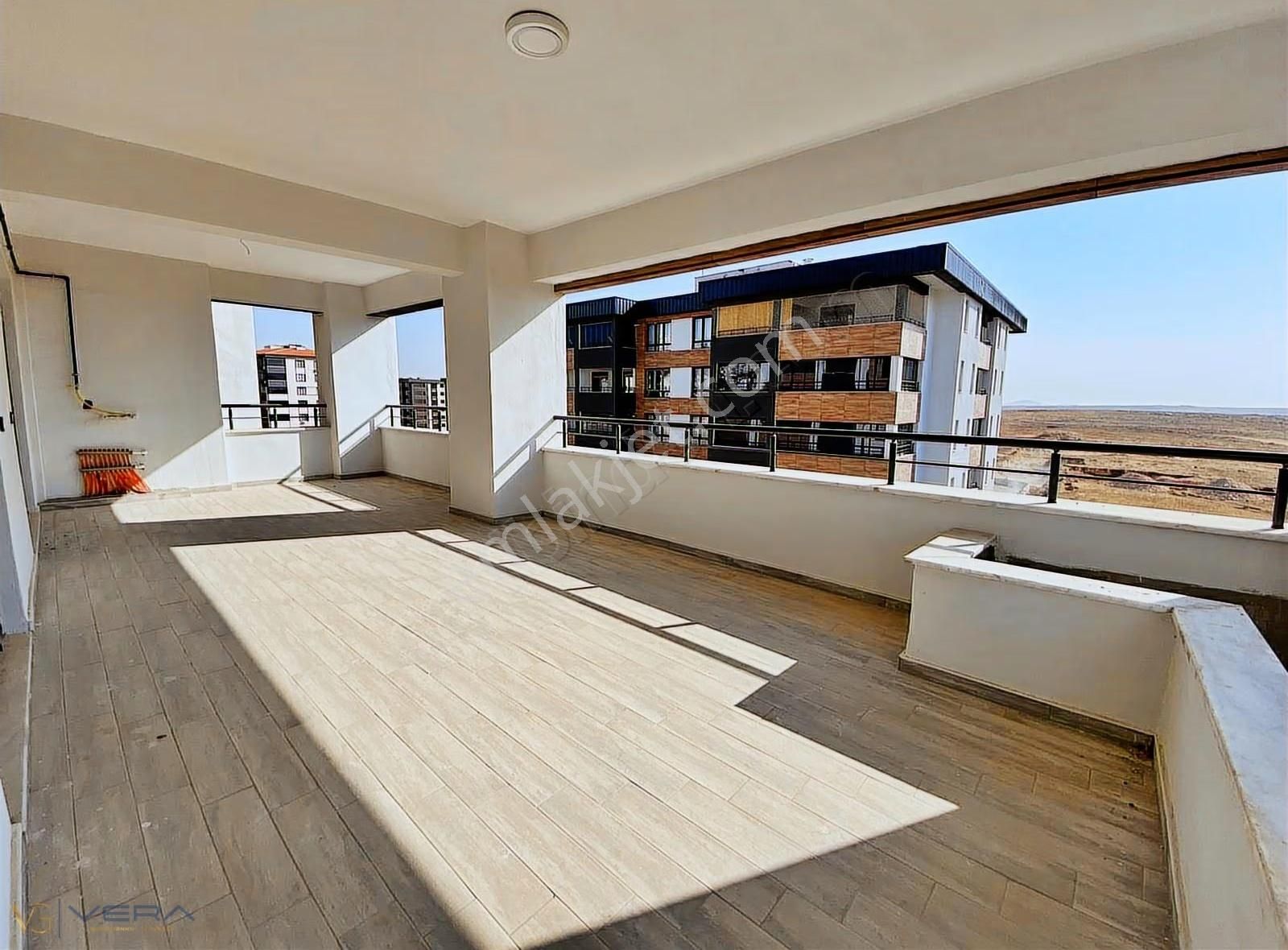 Vera'dan Abdulhamithan'da Satılık 3.5+1 Fırsat Daire - Görsel 4