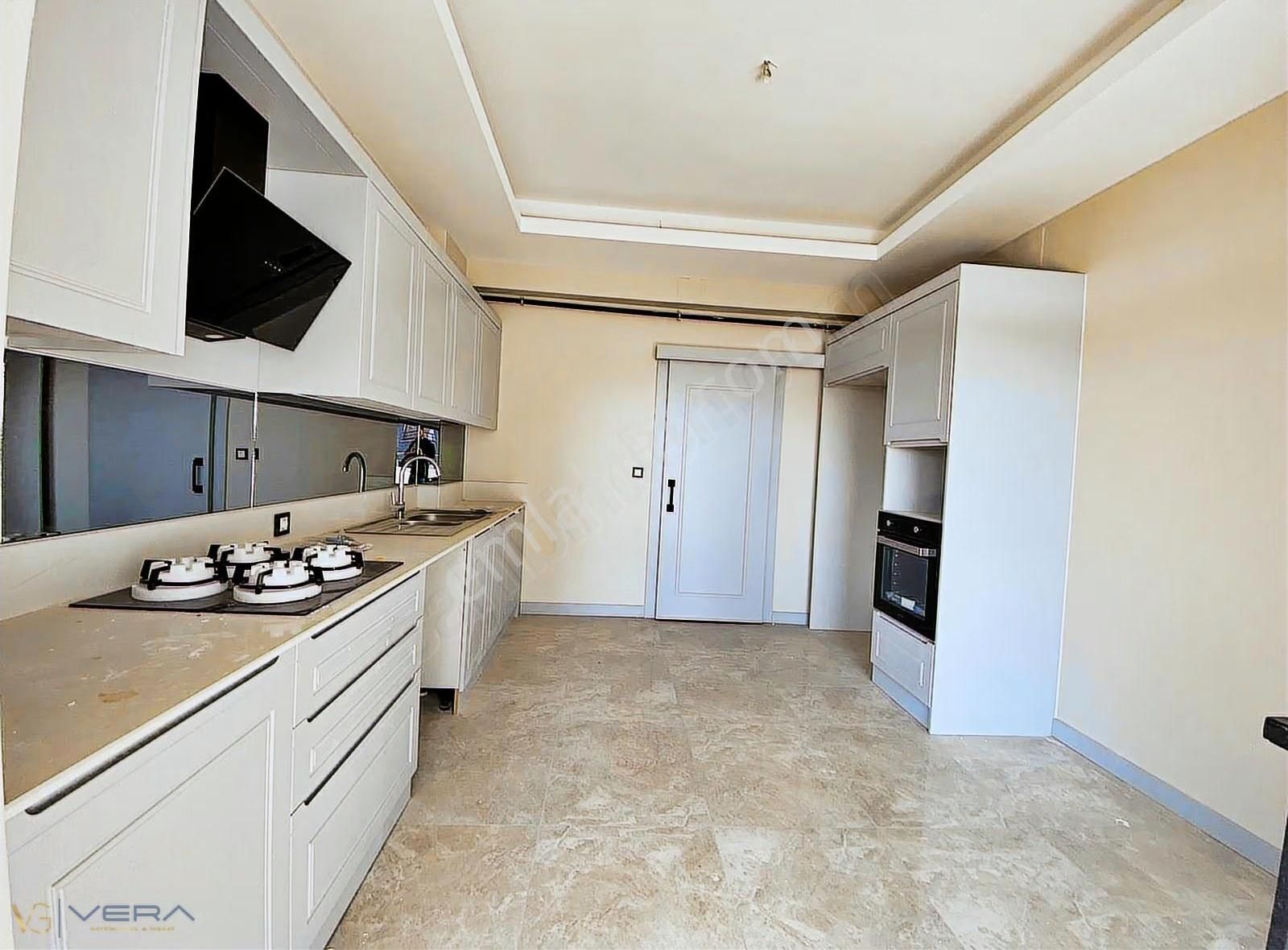 Vera'dan Abdulhamithan'da Satılık 3.5+1 Fırsat Daire - Görsel 24