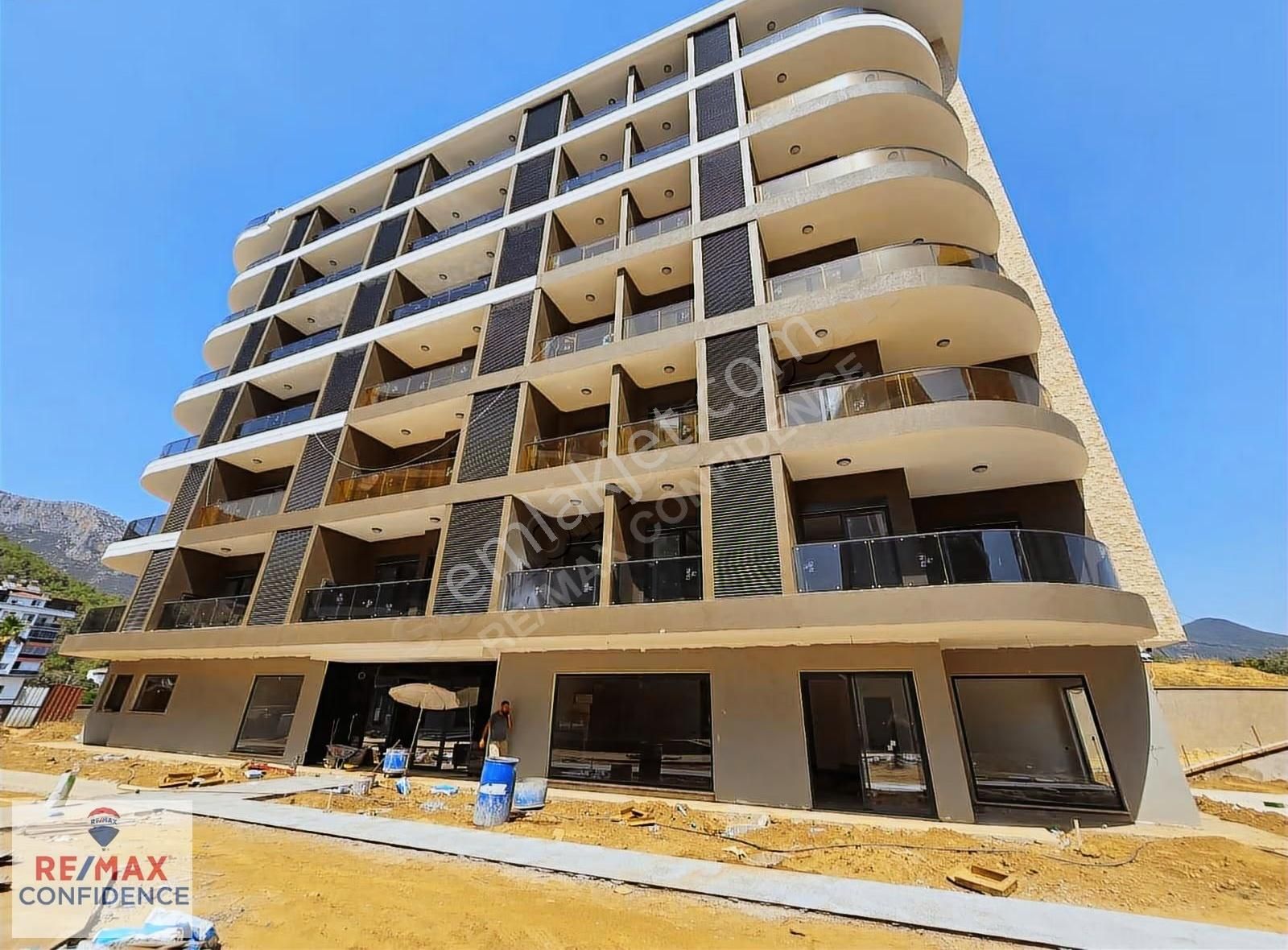 Alanya Çıplaklı Symphony Garden Sitesinde Satılık 1+1 Daire - Görsel 2