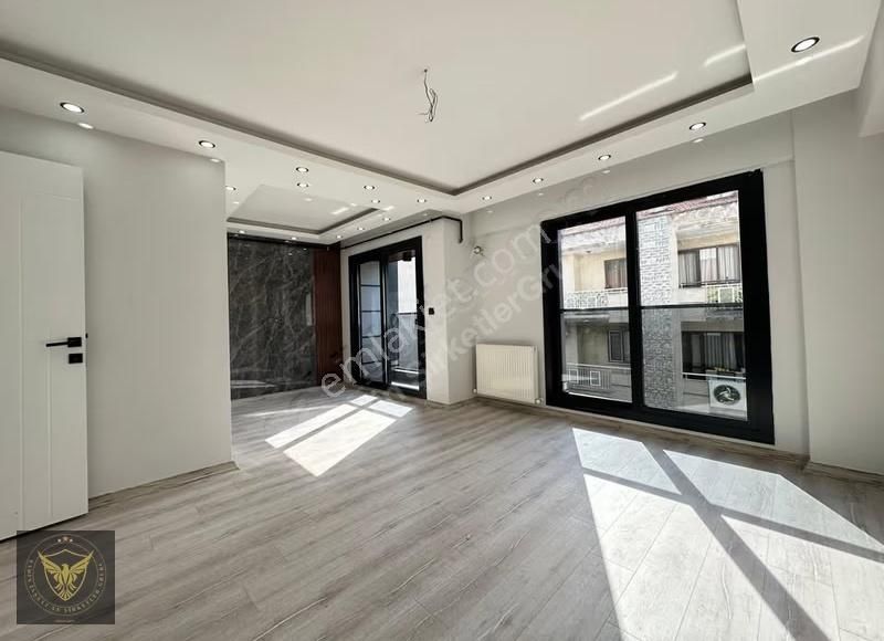 Beylikdüzü Medilife Arkası Sıfır Şık Tasarımlı 3+2 Dubleks...