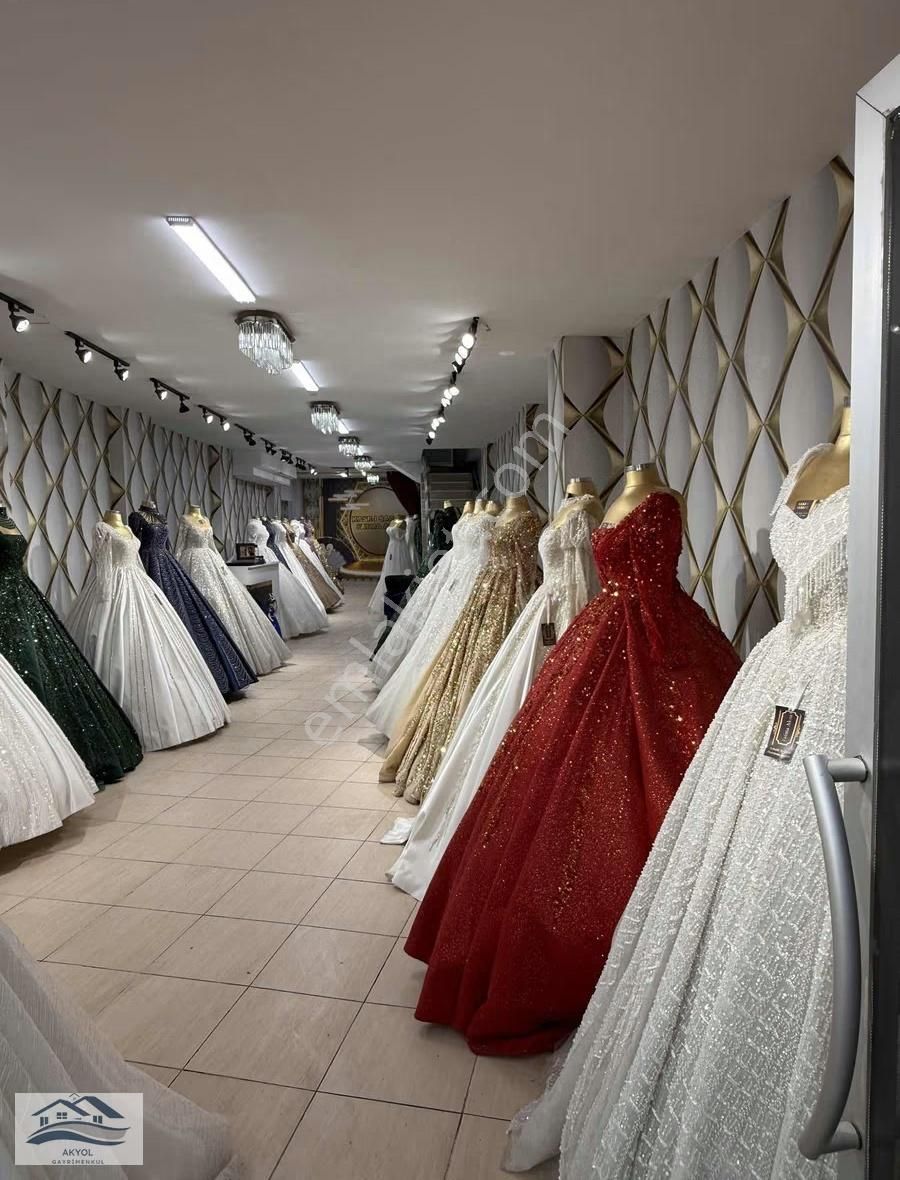 Devren Satılık Gelinlik Mağazası Ve Bayan Kuaförü - Görsel 17