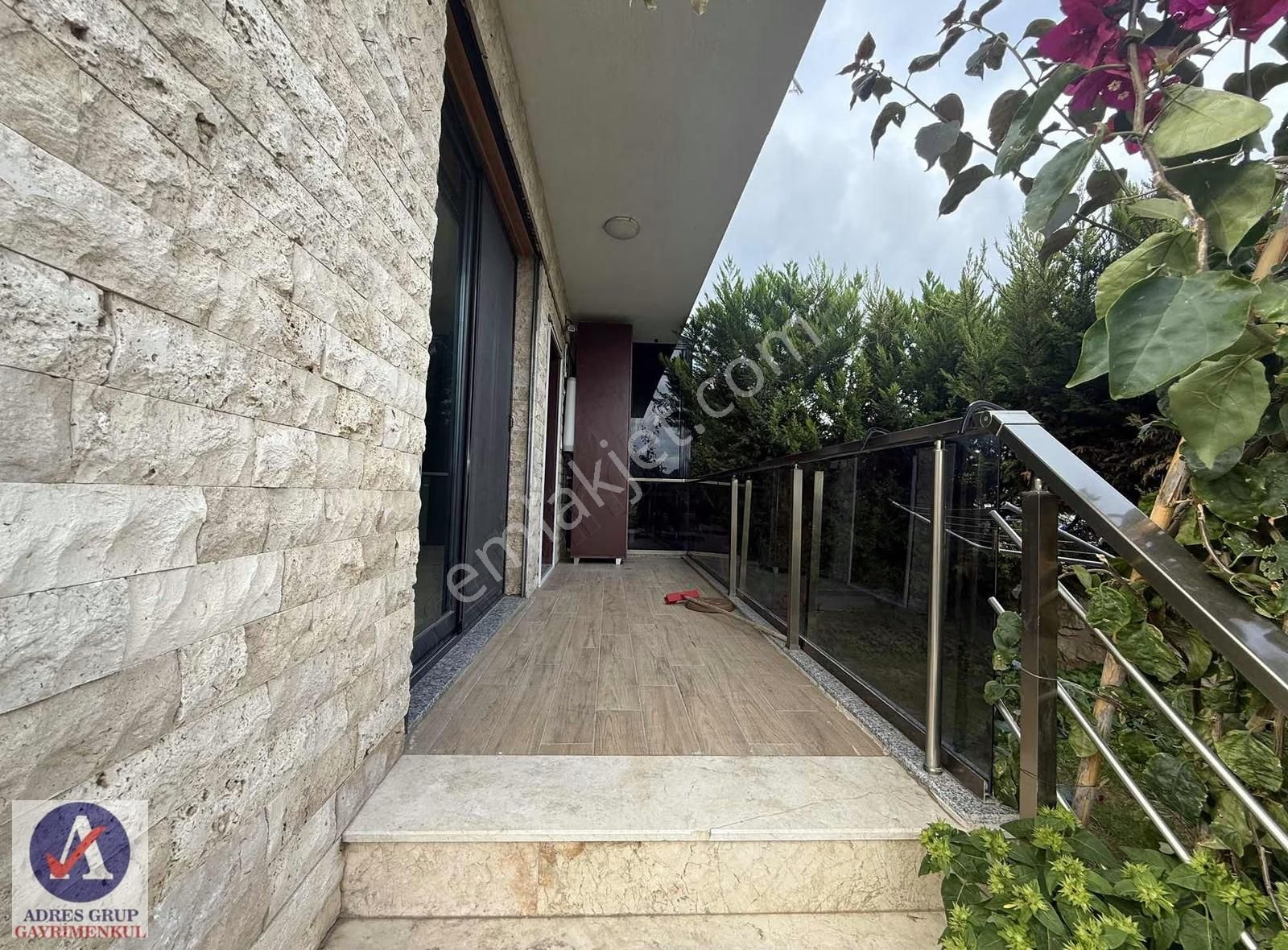 Zeytinalanda Muhteşem Kiralık Villa! - Görsel 17