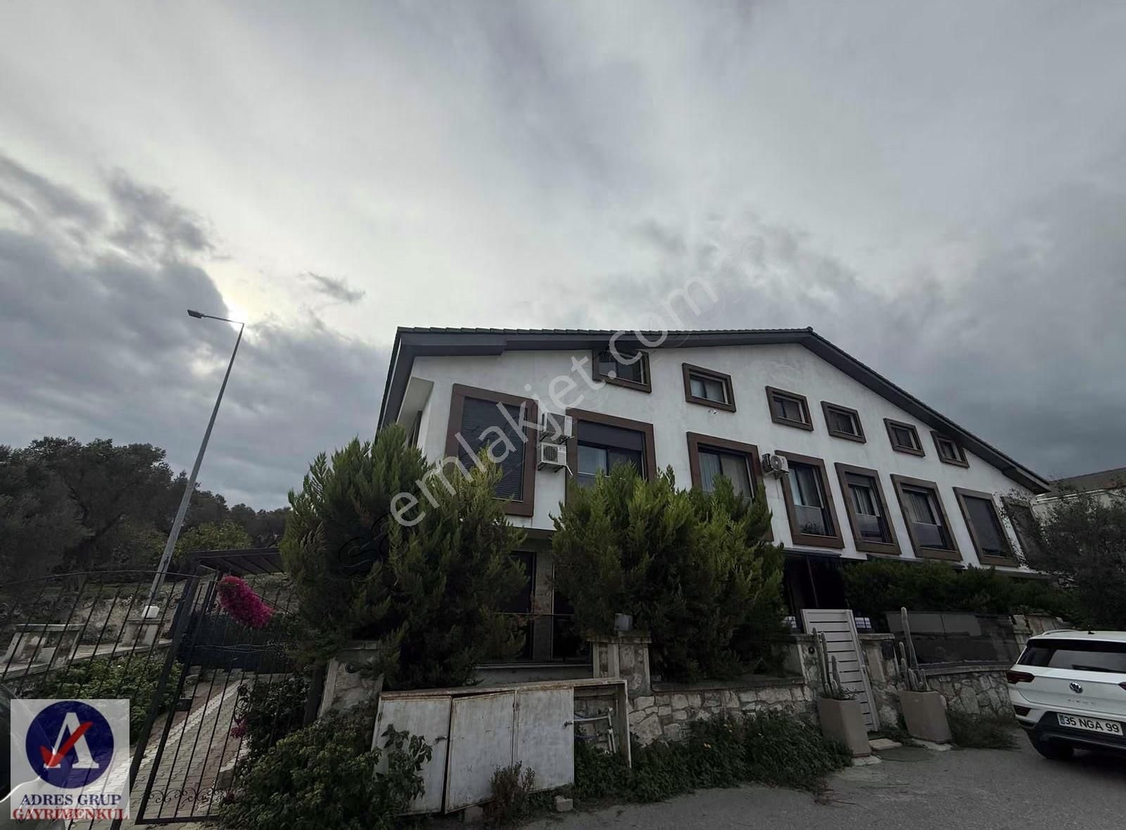 Zeytinalanda Muhteşem Kiralık Villa!