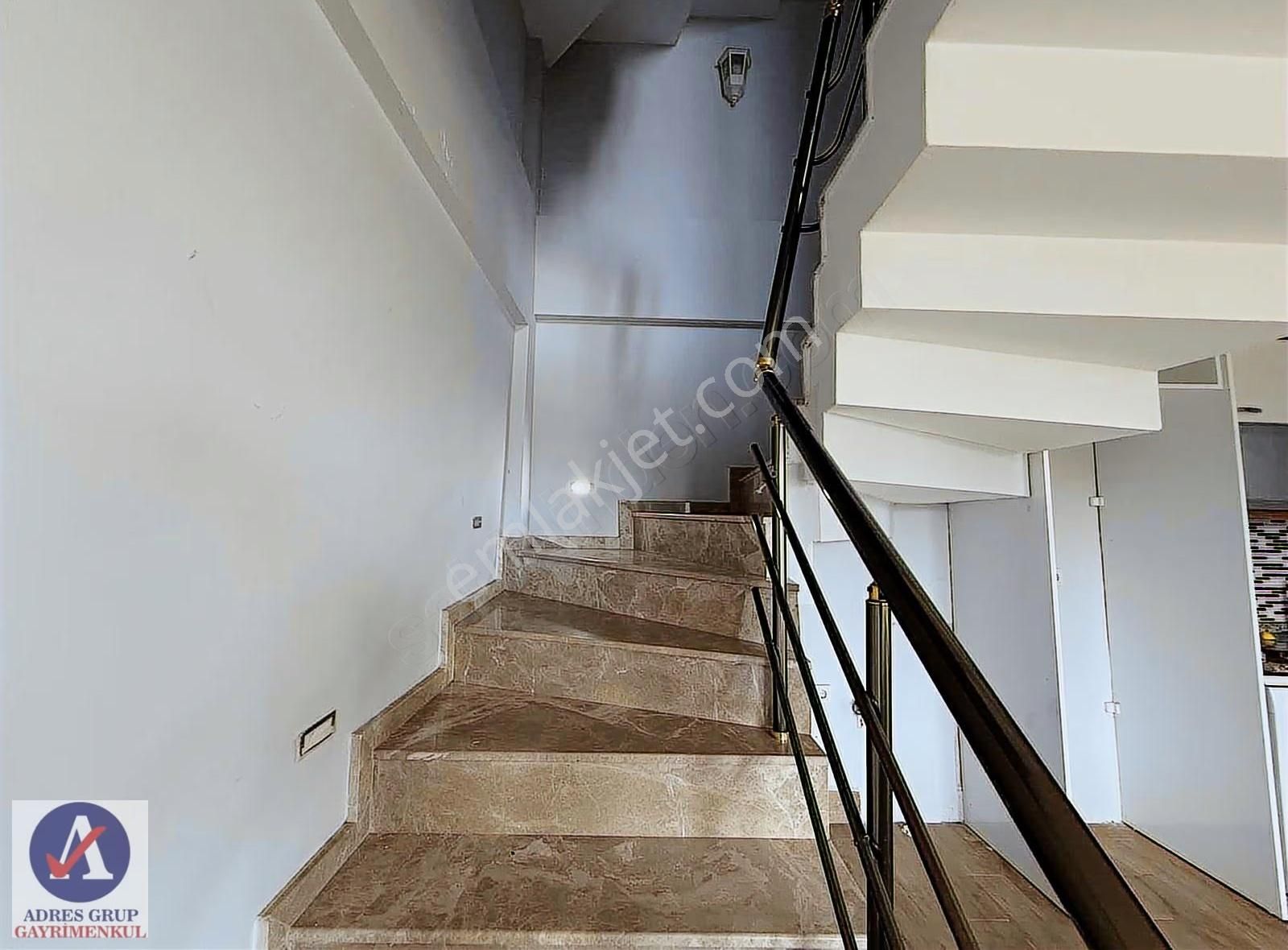 Zeytinalanda Muhteşem Kiralık Villa! - Görsel 2