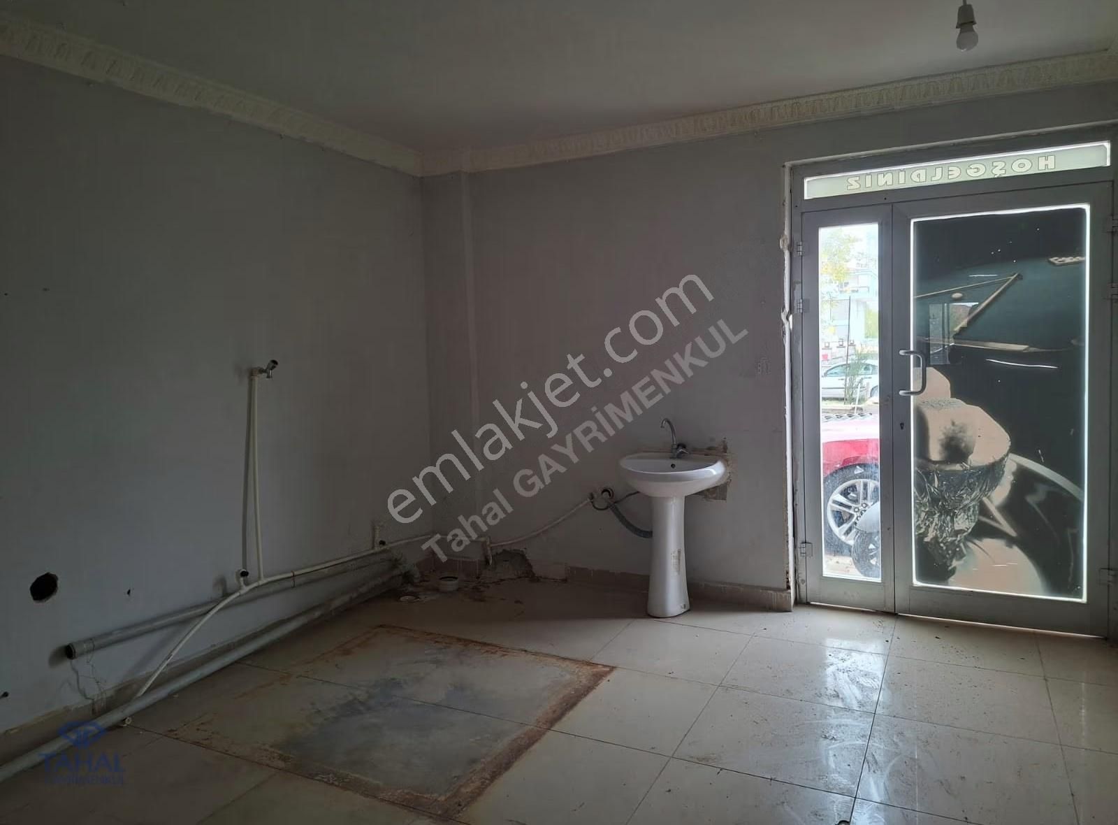 Sütçüler'de Cadde Üzeri 3 Katlı 800 M2 Kiralık Dükkan - Görsel 5