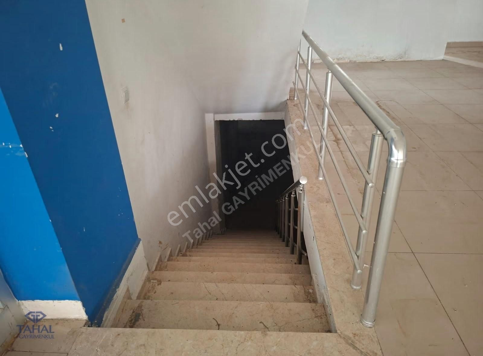 Sütçüler'de Cadde Üzeri 3 Katlı 800 M2 Kiralık Dükkan - Görsel 11