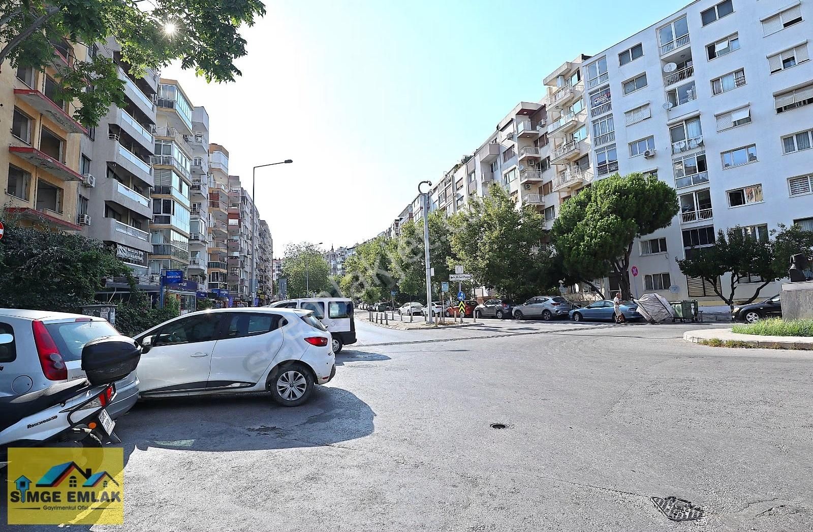 Simge'den Mithatpaşa Caddesi Yanı Hamam Sokağında Kiralık İşyeri