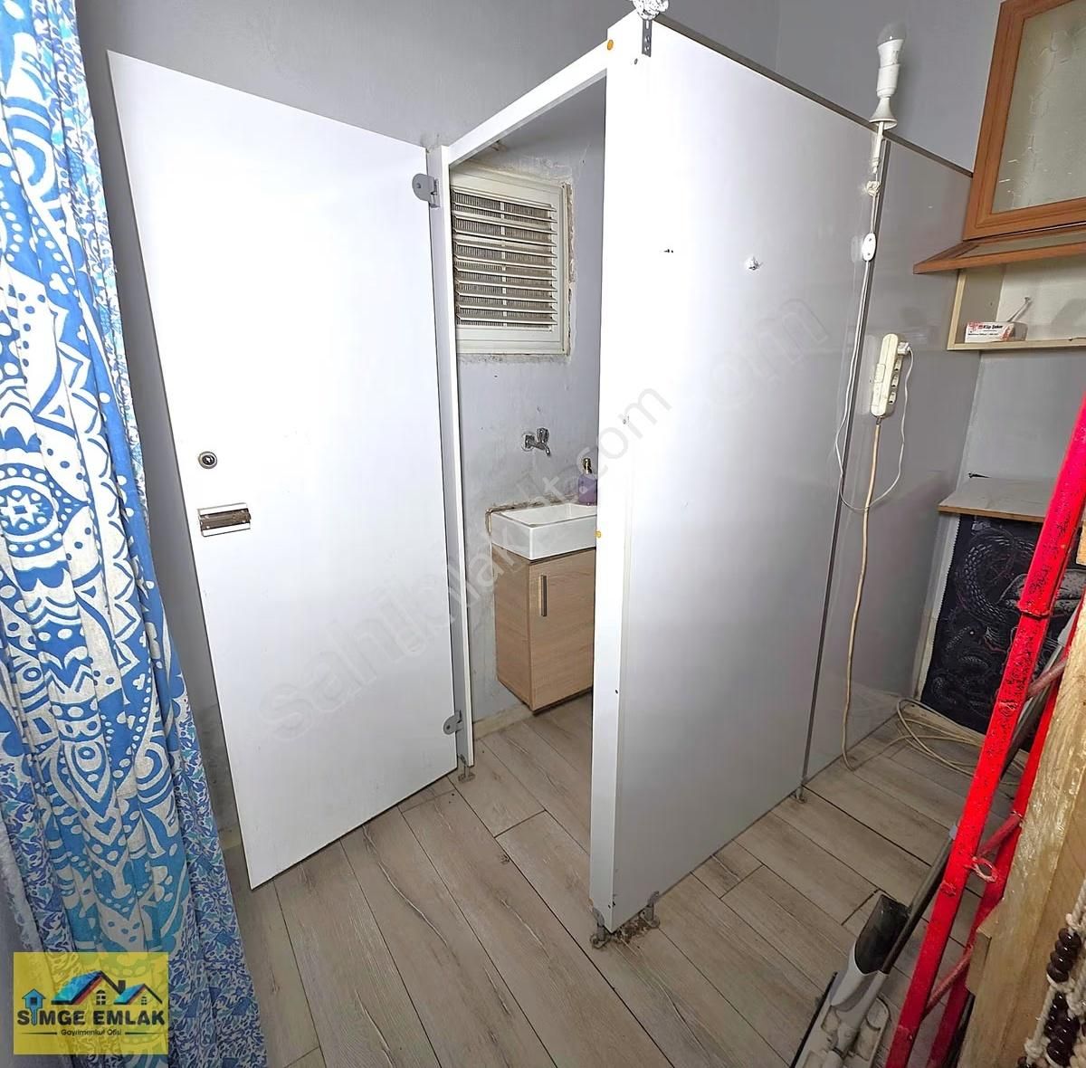 Simge'den Mithatpaşa Caddesi Yanı Hamam Sokağında Kiralık İşyeri - Görsel 10
