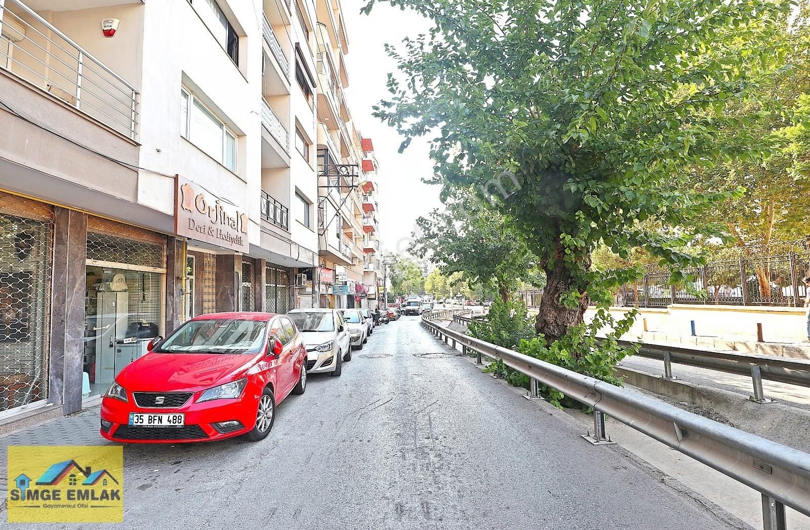 Simge'den Mithatpaşa Caddesi Yanı Hamam Sokağında Kiralık İşyeri - Görsel 3