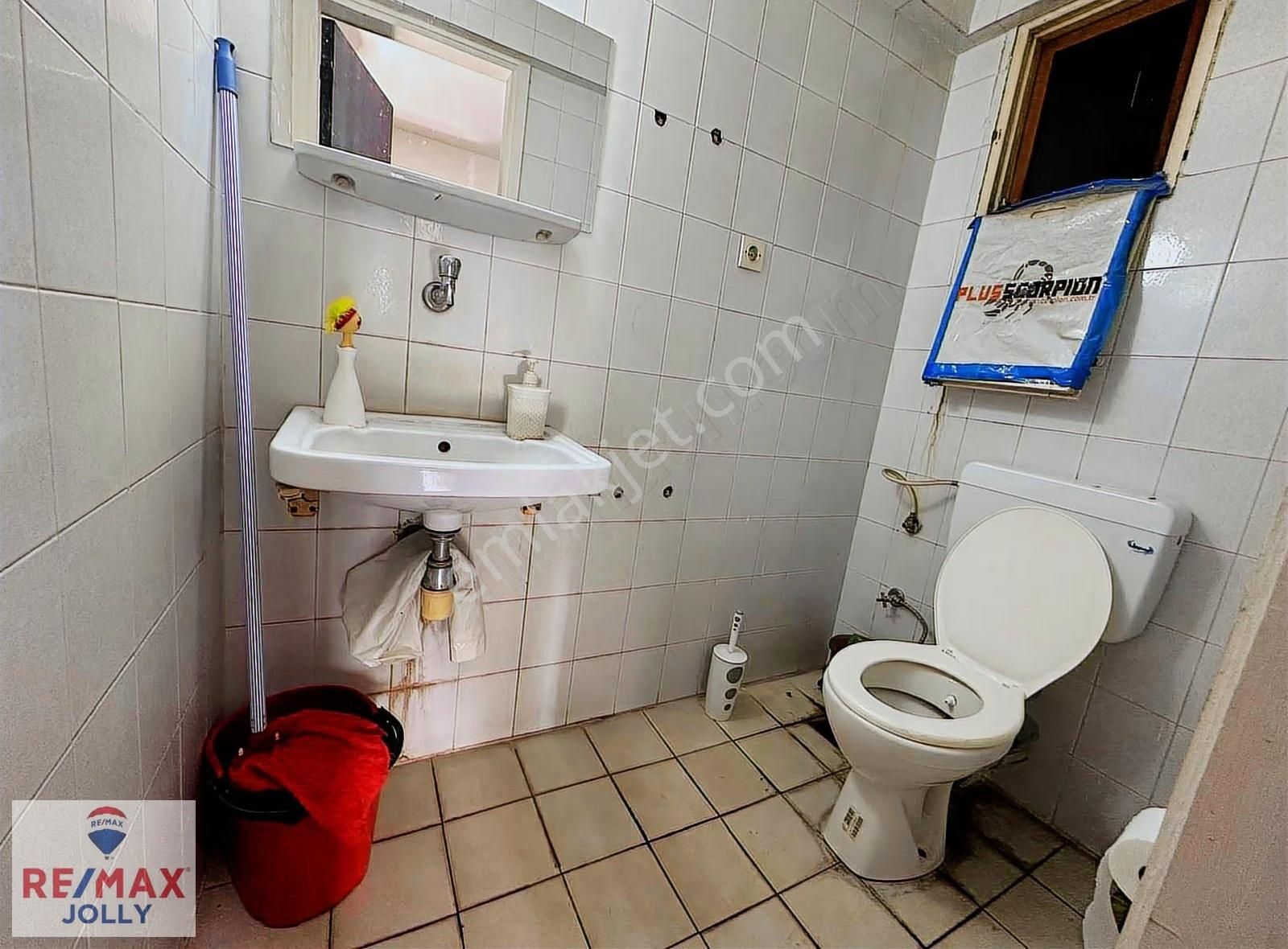 Bornova Merkezde Satılık Ofis - Görsel 8