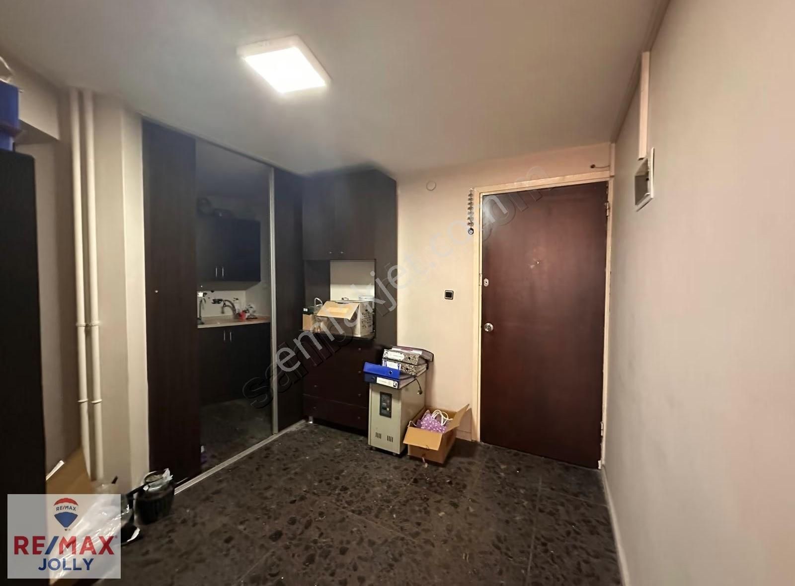 Bornova Merkezde Satılık Ofis - Görsel 5