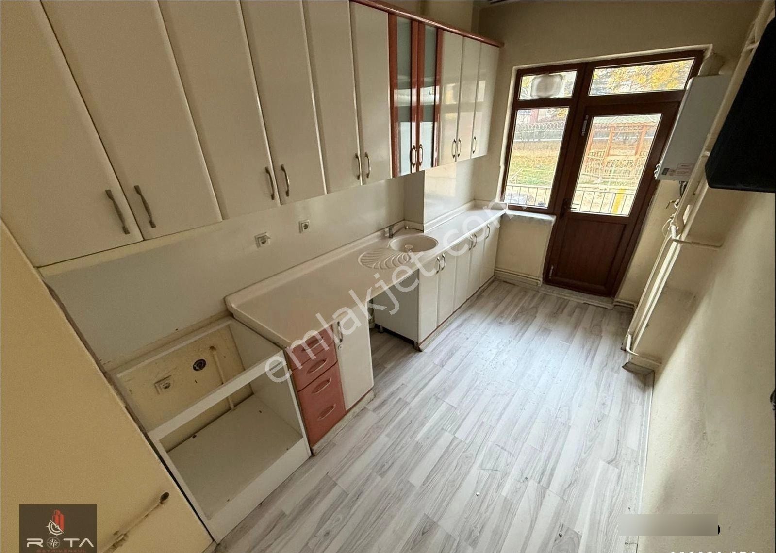 Rota'dan Yürüyüş Park Manzaralı Ara Kat Yapılı 3+1 Y.giriş Daire