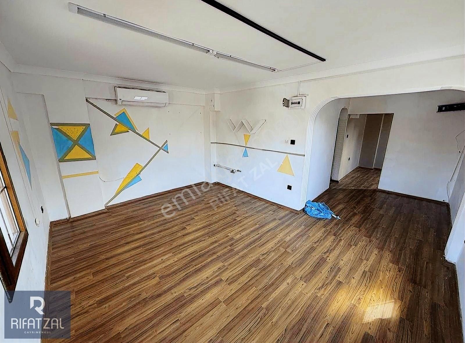 Ayvalık Merkezde 2+1 70 M2 Masrafsız Klimalı İş Yeri - Görsel 3