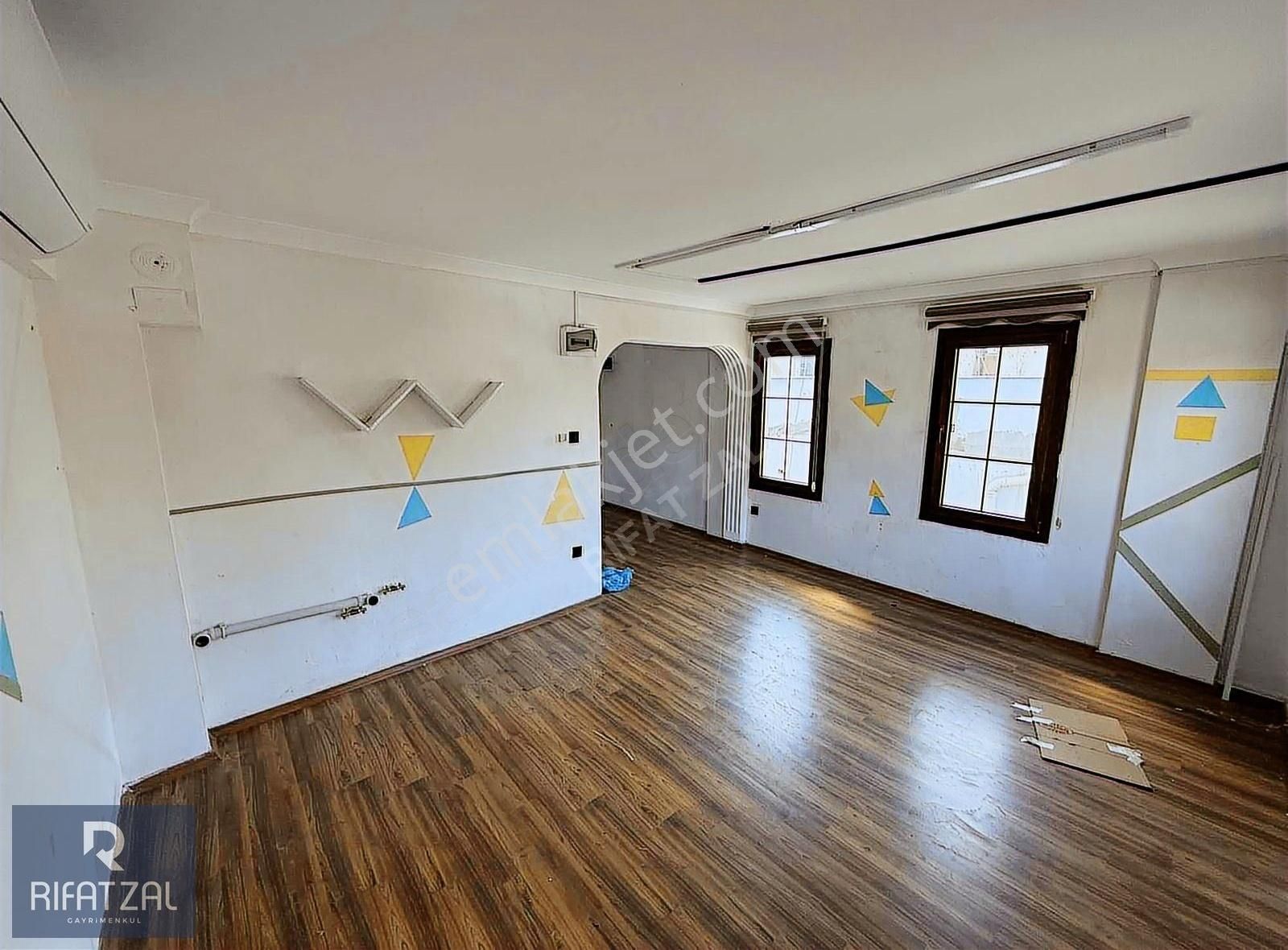 Ayvalık Merkezde 2+1 70 M2 Masrafsız Klimalı İş Yeri - Görsel 7