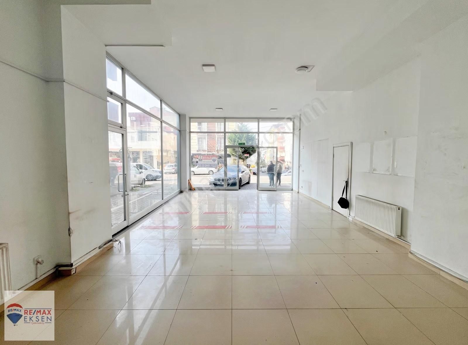 Göztepe Caddesi Üzerinde Kiracısız Önü Açık Geniş Cepheli Dükkan - Görsel 7