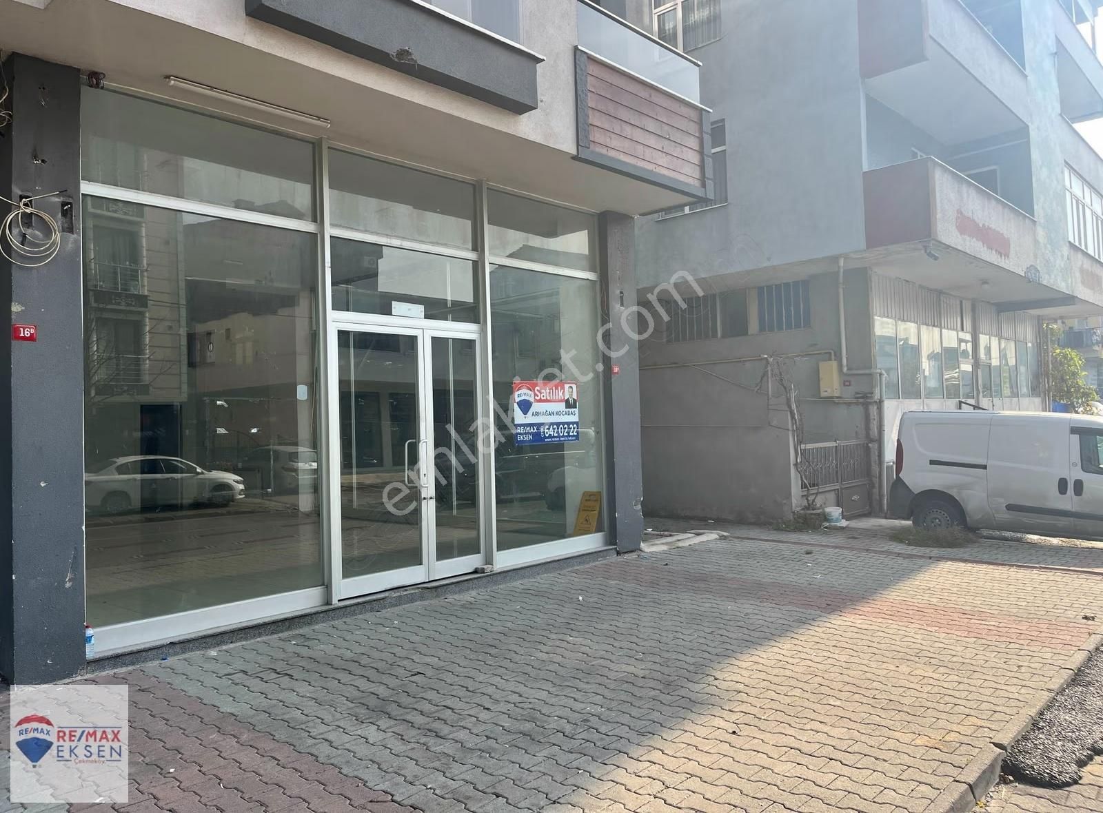 Göztepe Caddesi Üzerinde Kiracısız Önü Açık Geniş Cepheli Dükkan - Görsel 16
