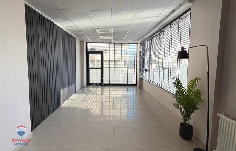 Satılık | Atakent'te 240 M² Prestijli-full Donanımlı Dükkan - Görsel 3