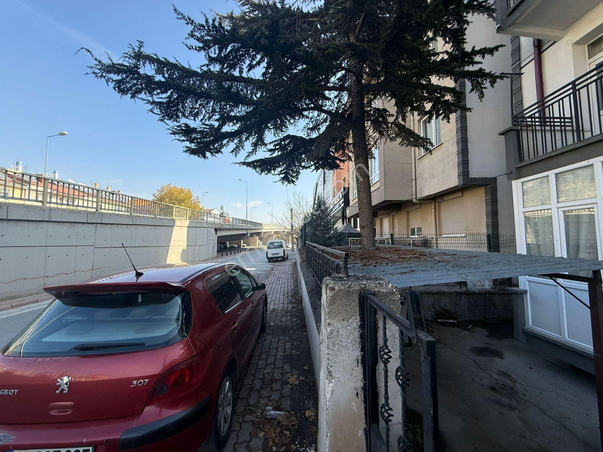 Aras Gyo Dan Sakarya Mah, Tranvay Yanı 2+1 Zemin Kat Daire - Görsel 2