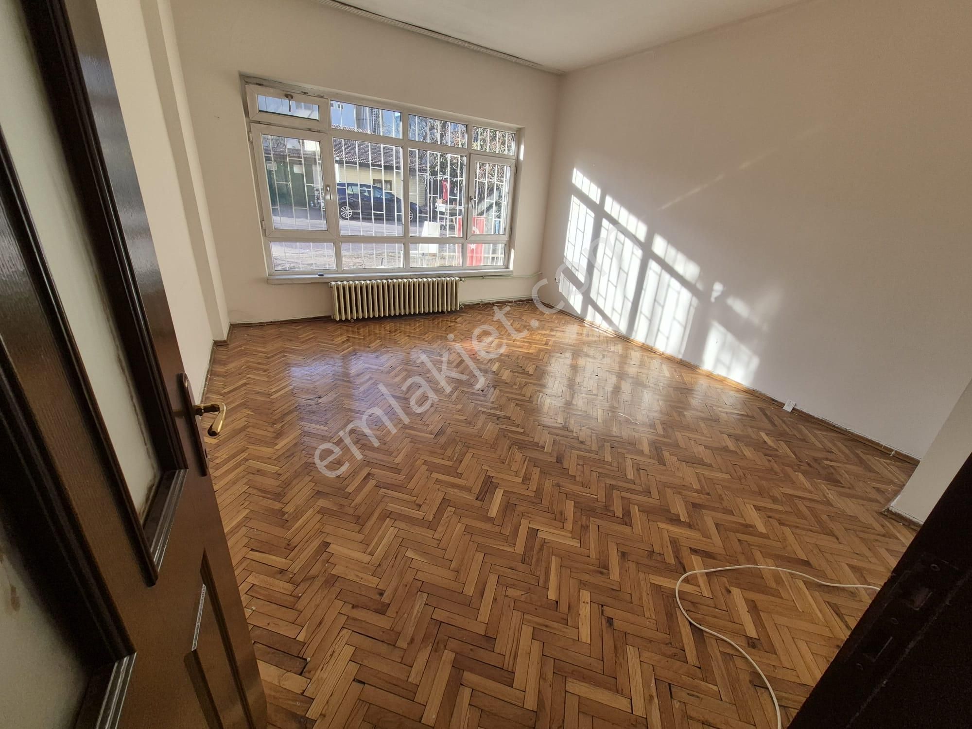 Arel'den Maltepe'de Gençlik Yakını Otoparklı Giriş Kat 2+1 - Görsel 3