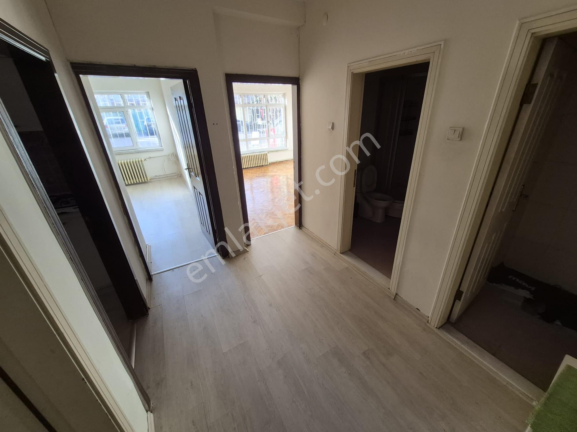 Arel'den Maltepe'de Gençlik Yakını Otoparklı Giriş Kat 2+1 - Görsel 16