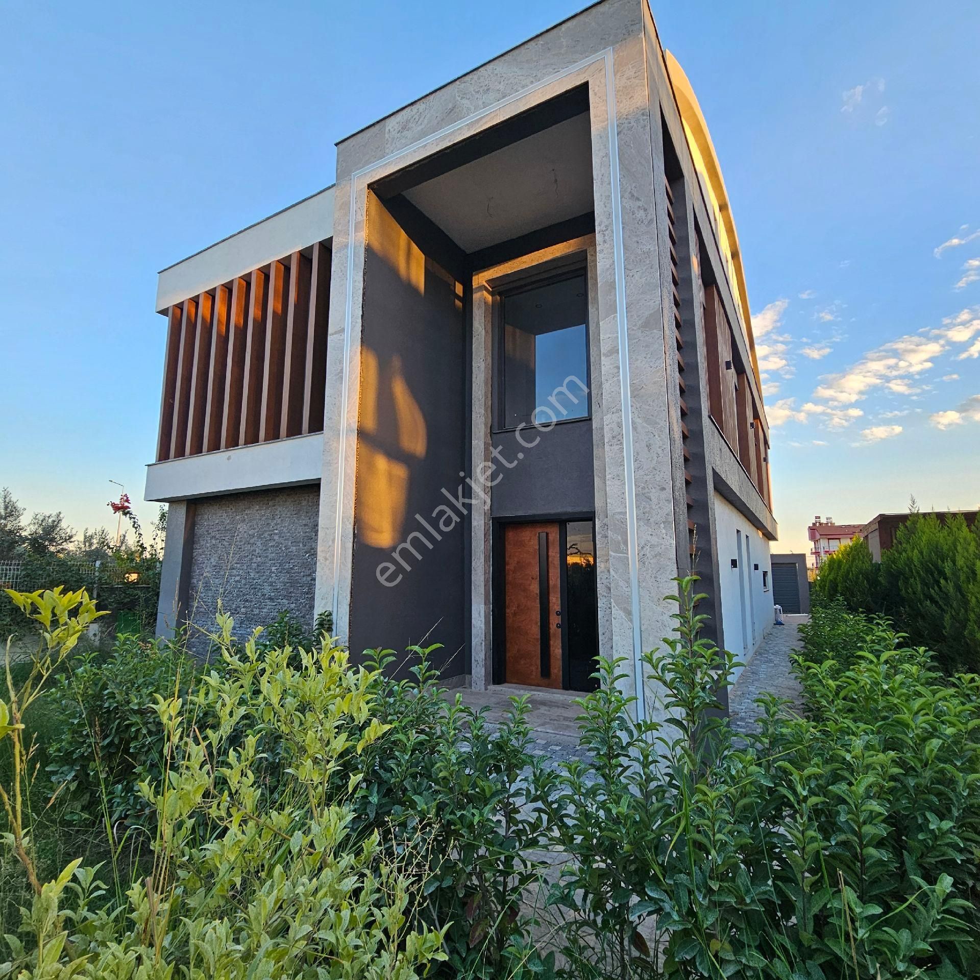 Antalya Döşemealtı Altınkale'de Satılık Tripleks