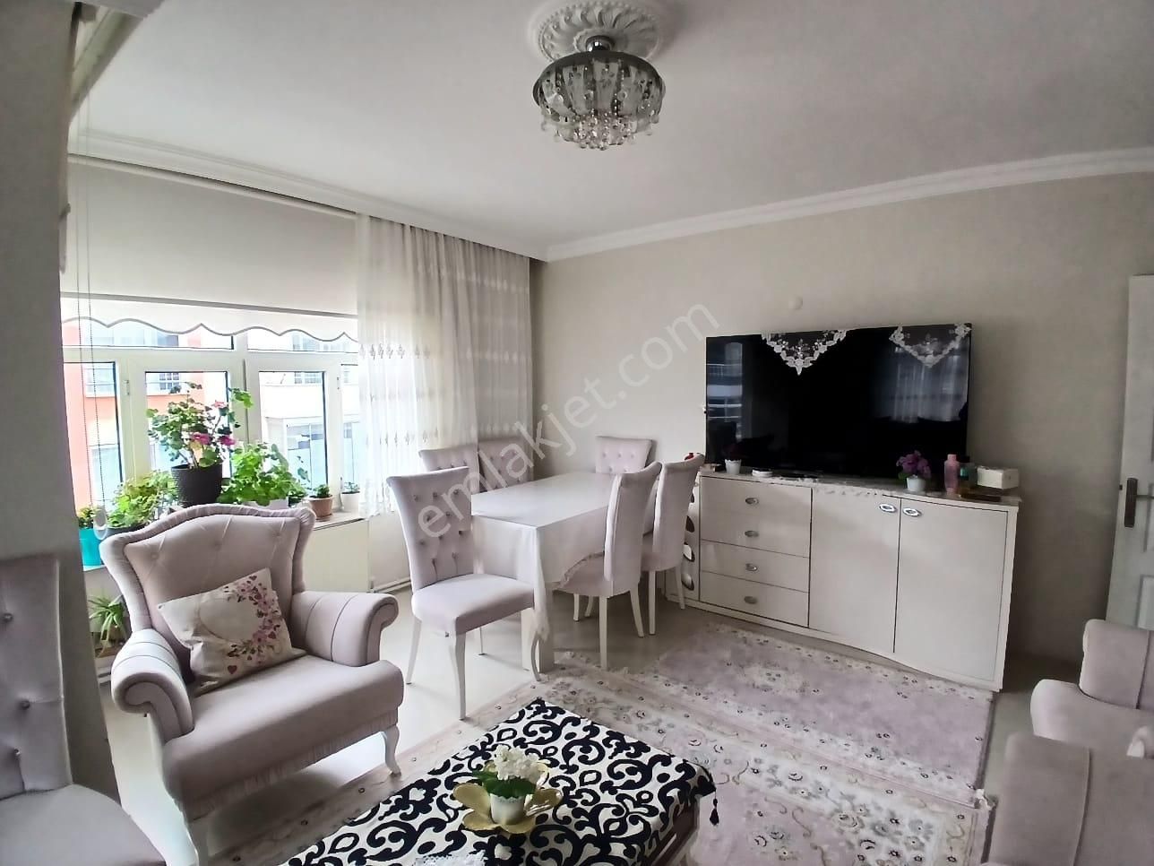 Akçay Emlak'tan Akşehir İstasyon Mahallesinde Asansörlü Ara Kat Komple Bakımlı Satılık 3+1 Daire - Görsel 3