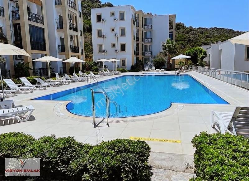 Güllük'te Havuzlu Site İçerisinde Deniz Manzaralı Yazlık Daire