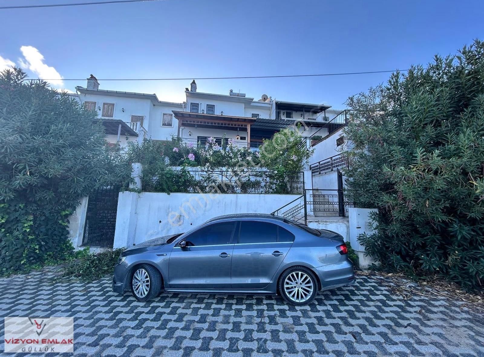 Güllük'te Denize Sıfır Eşşsiz Konumda Müstakil Villa - Görsel 10