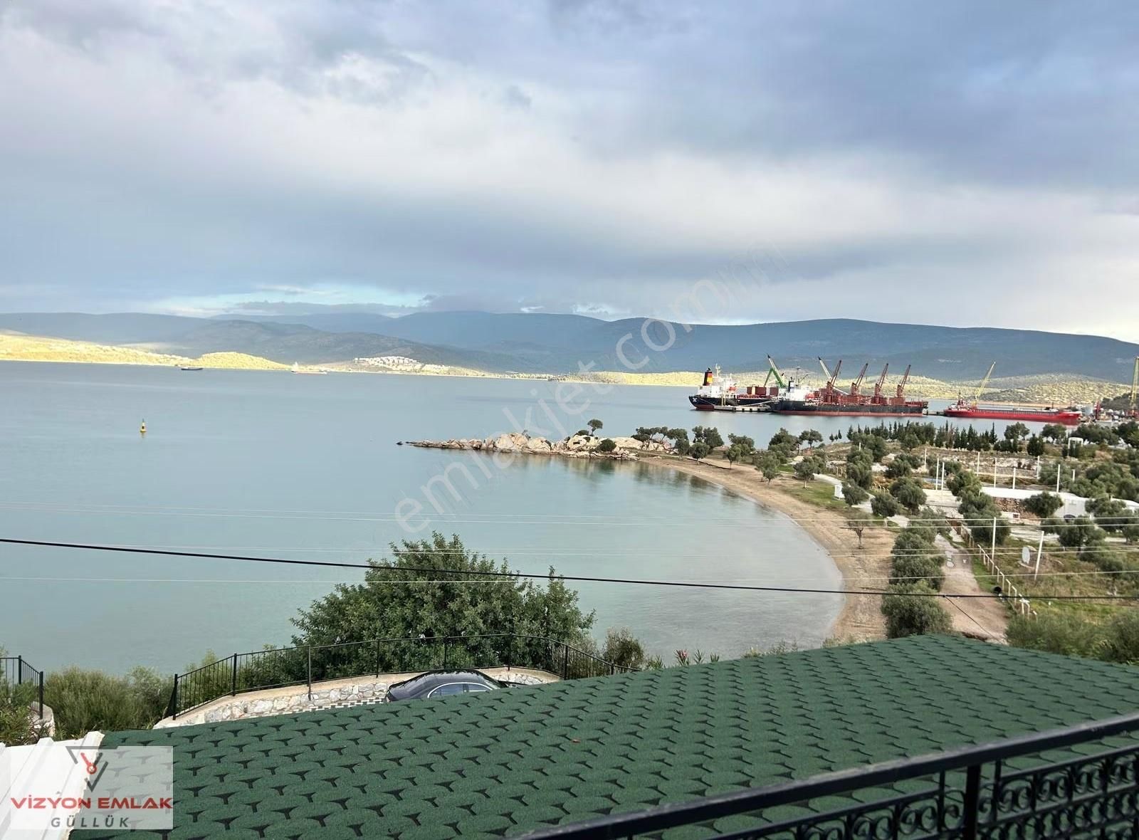 Güllük'te Denize Sıfır Eşşsiz Konumda Müstakil Villa