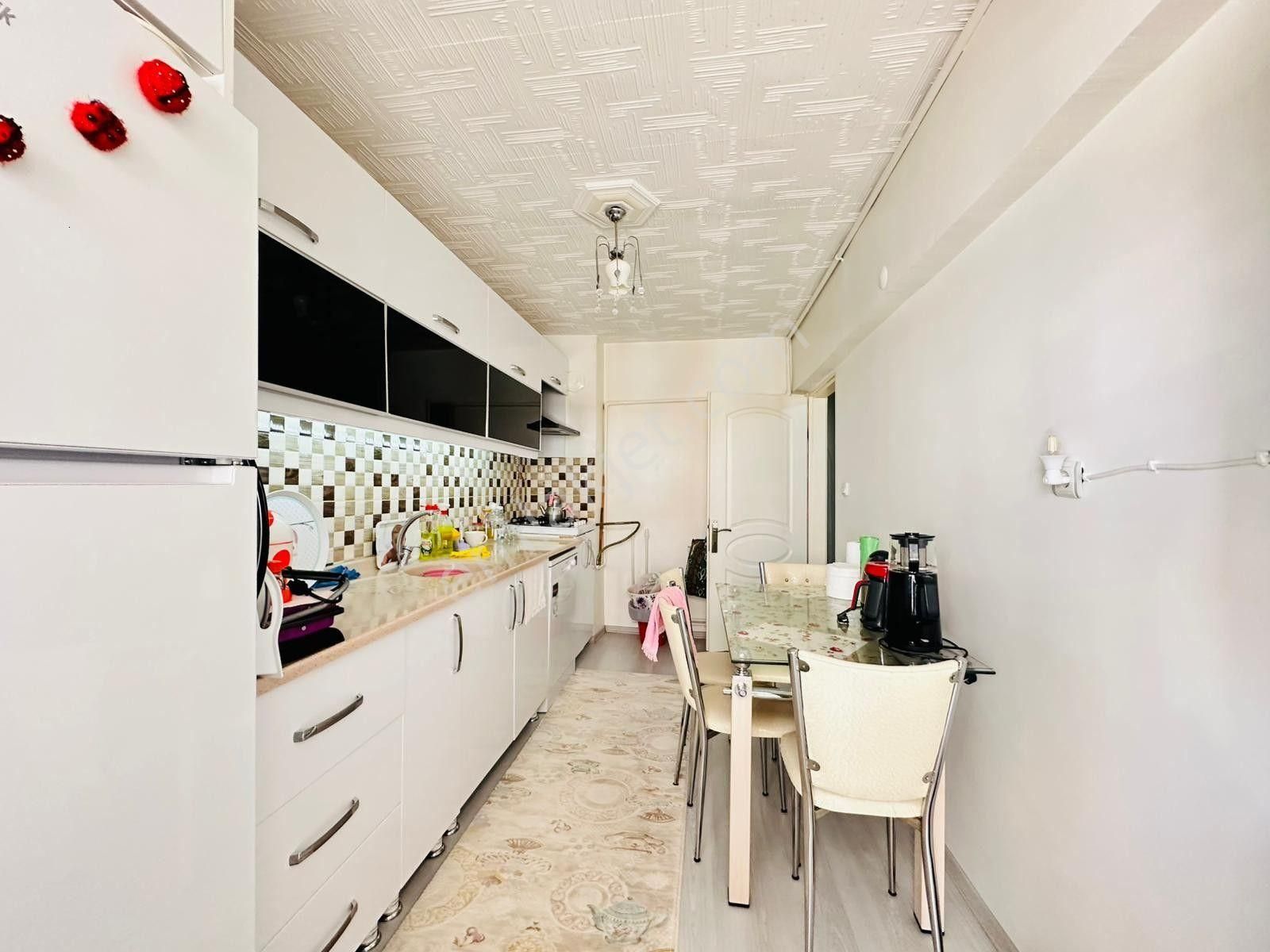 Kalecik Emlak'tan Y.emre Mah'de Klasik Yapılı Masrafsız 3+1 1.katta - Görsel 5