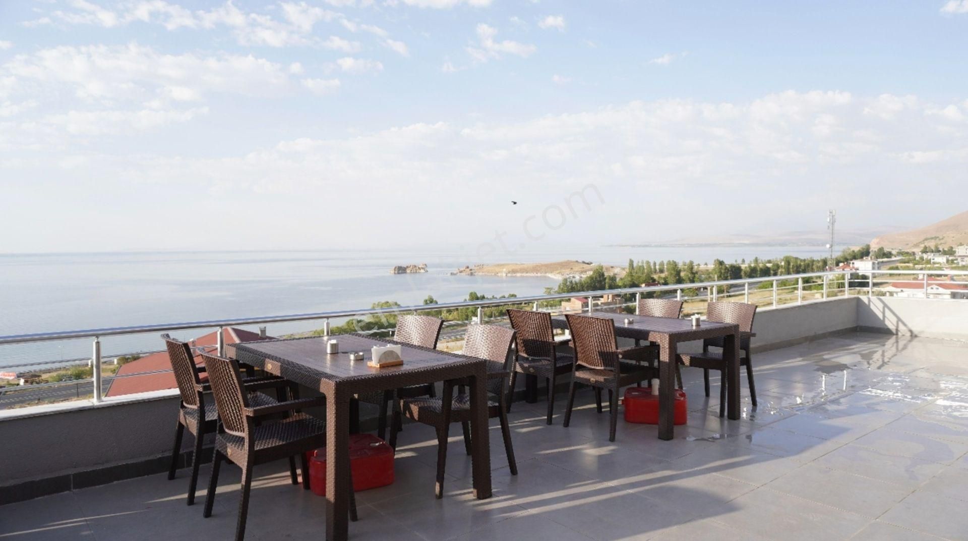 Van Gölüne Cephe ,33 Oda, 100 Yataklı Göl Manzaralı Otel