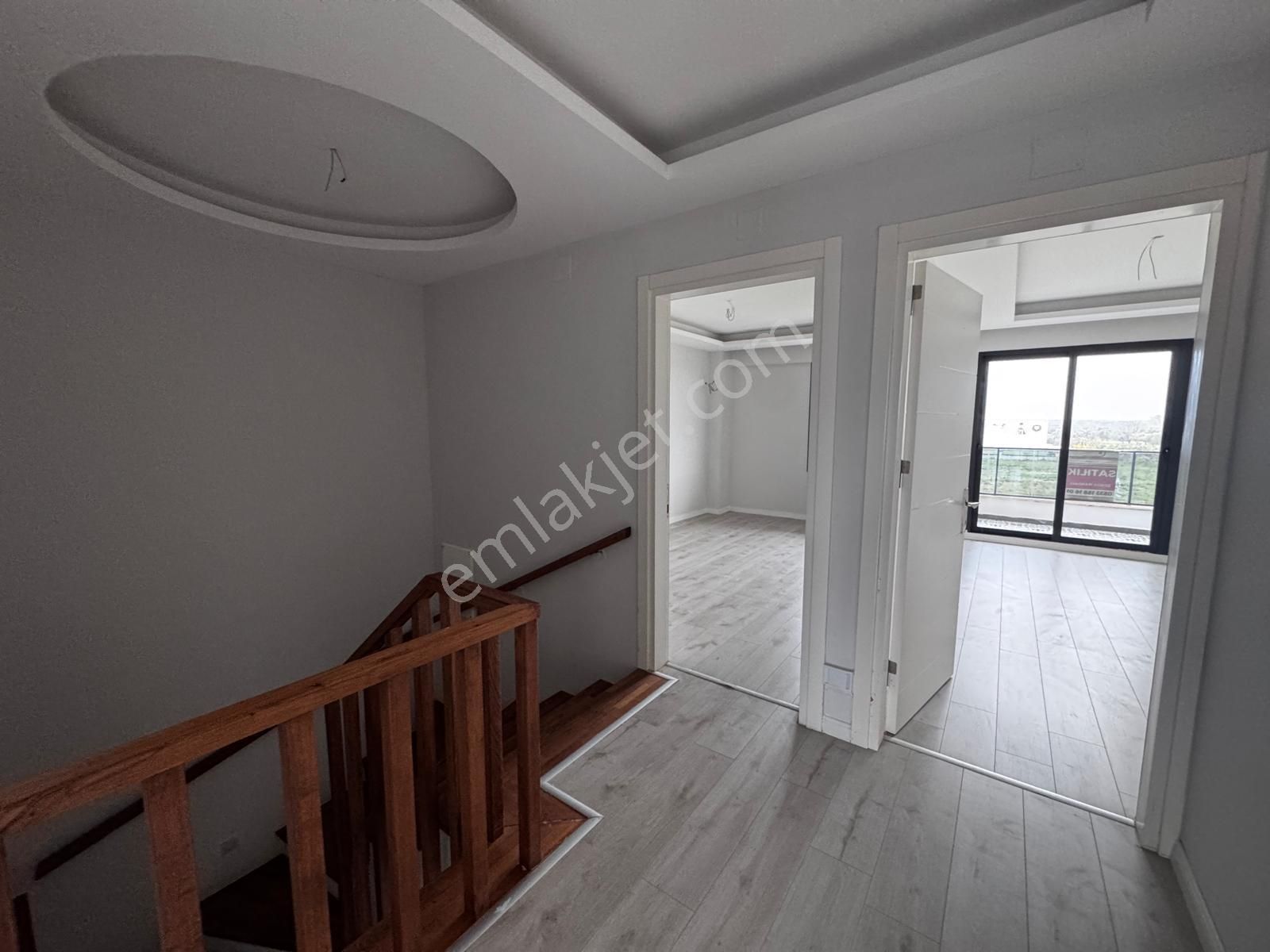 Medarda Lüks Konumlu 4+1 Muhteşem Villa - Görsel 23