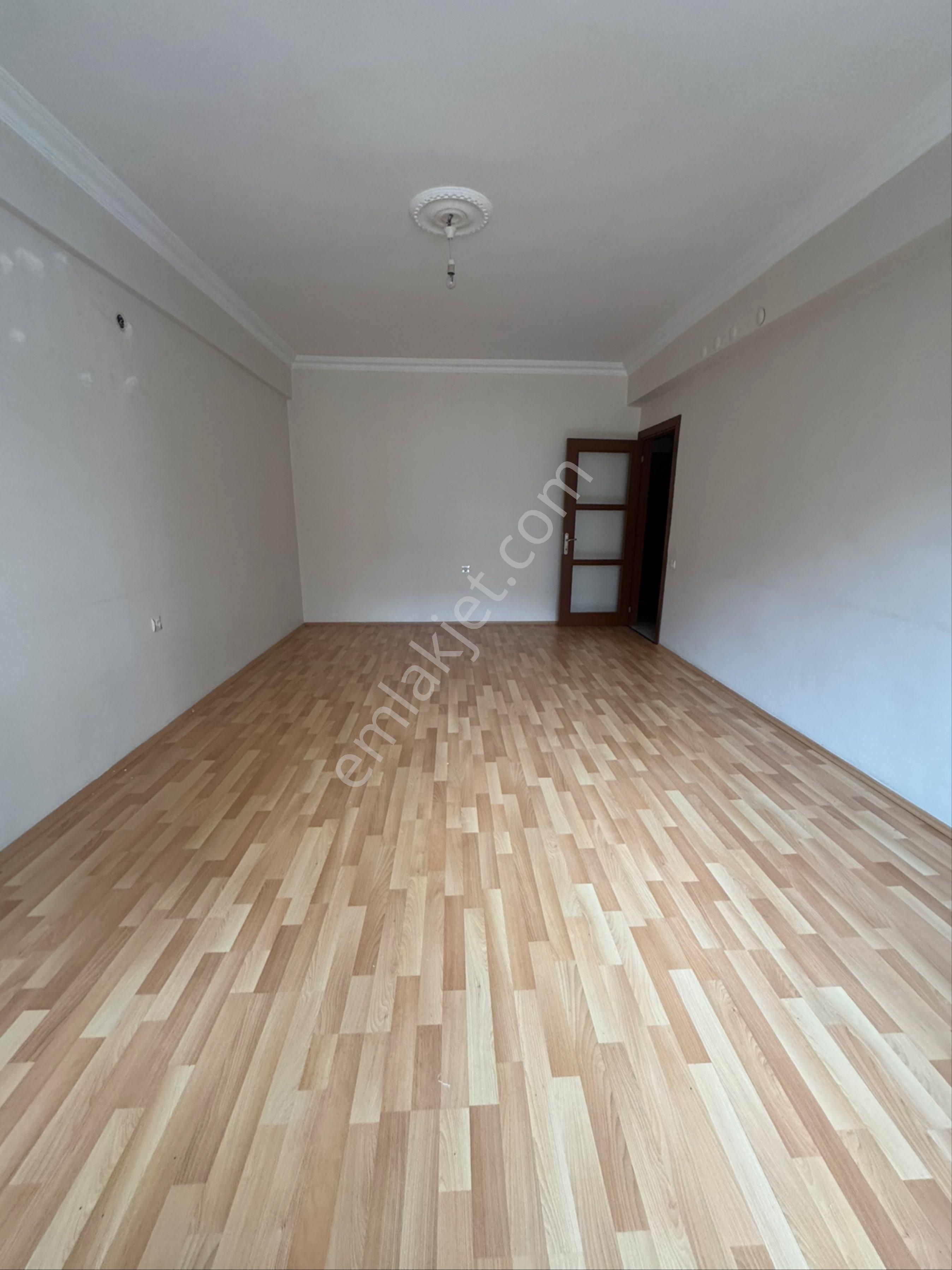 Conker İnşaat Emlak’tan Çamlıca Mahallesi Cadde Üzeri 3+1 Kiralık Daire - Görsel 16