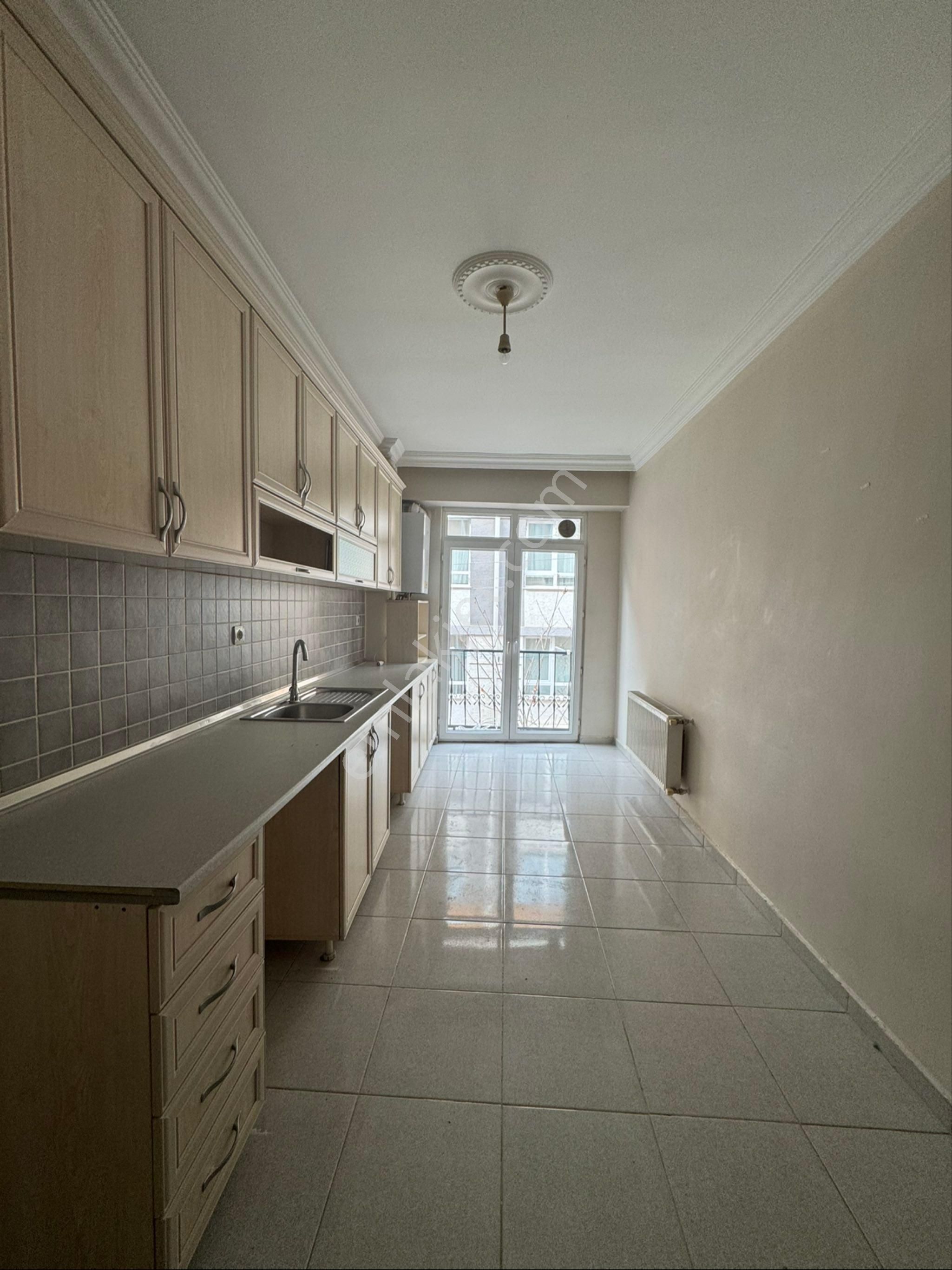 Conker İnşaat Emlak’tan Çamlıca Mahallesi Cadde Üzeri 3+1 Kiralık Daire - Görsel 4