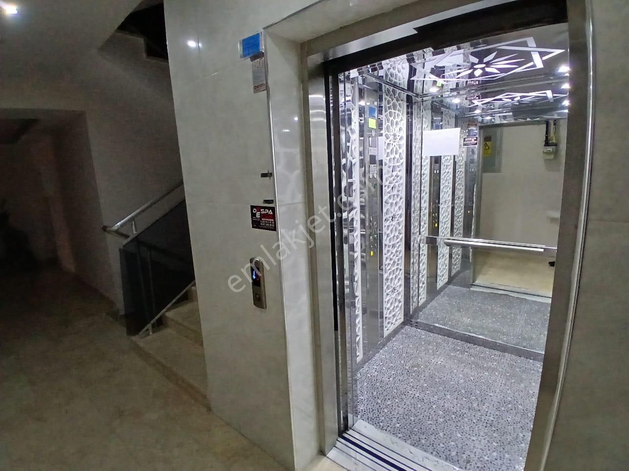 Akçay Emlak'tan Akşehir Çarşı Merkezde Eşyalı Jakuzili Özel Tasarım Kiralık Sıfır 2+1 Daire - Görsel 30