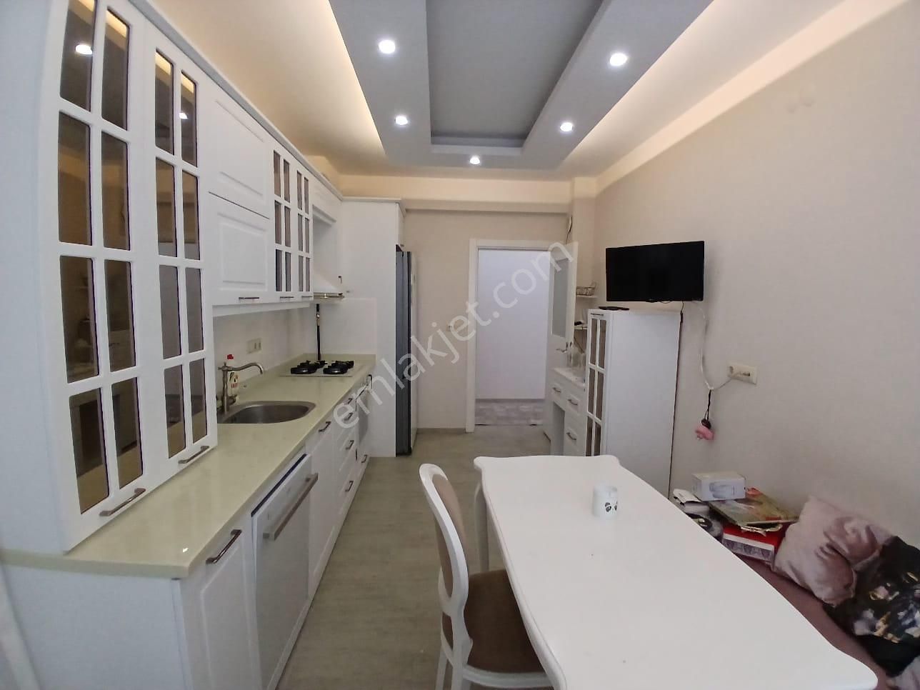 Akçay Emlak'tan Akşehir Çarşı Merkezde Eşyalı Jakuzili Özel Tasarım Kiralık Sıfır 2+1 Daire - Görsel 3