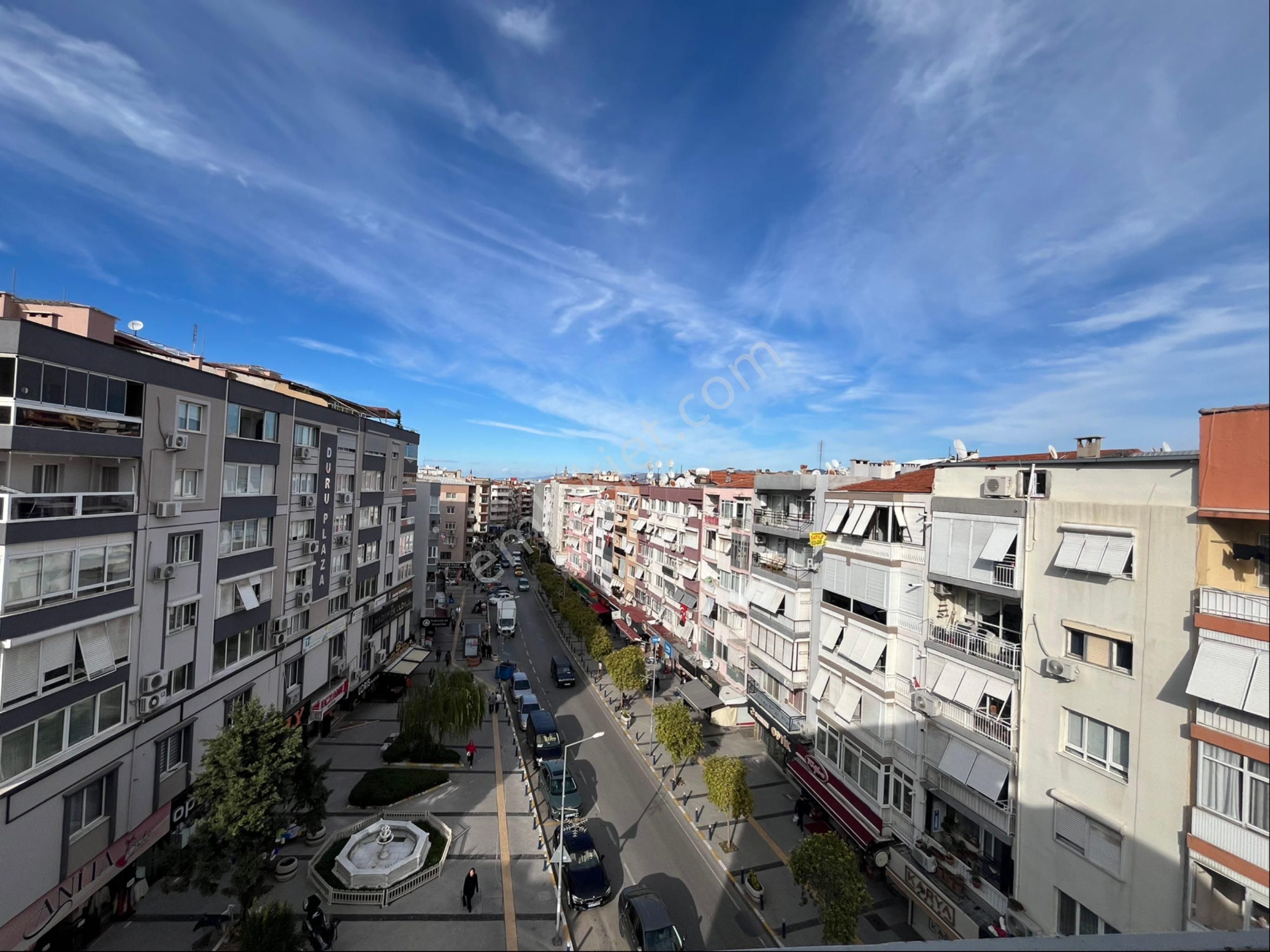 Ata Caddesi Üzeri Köşe Konumlu 3 Cepheli Satılık Daire