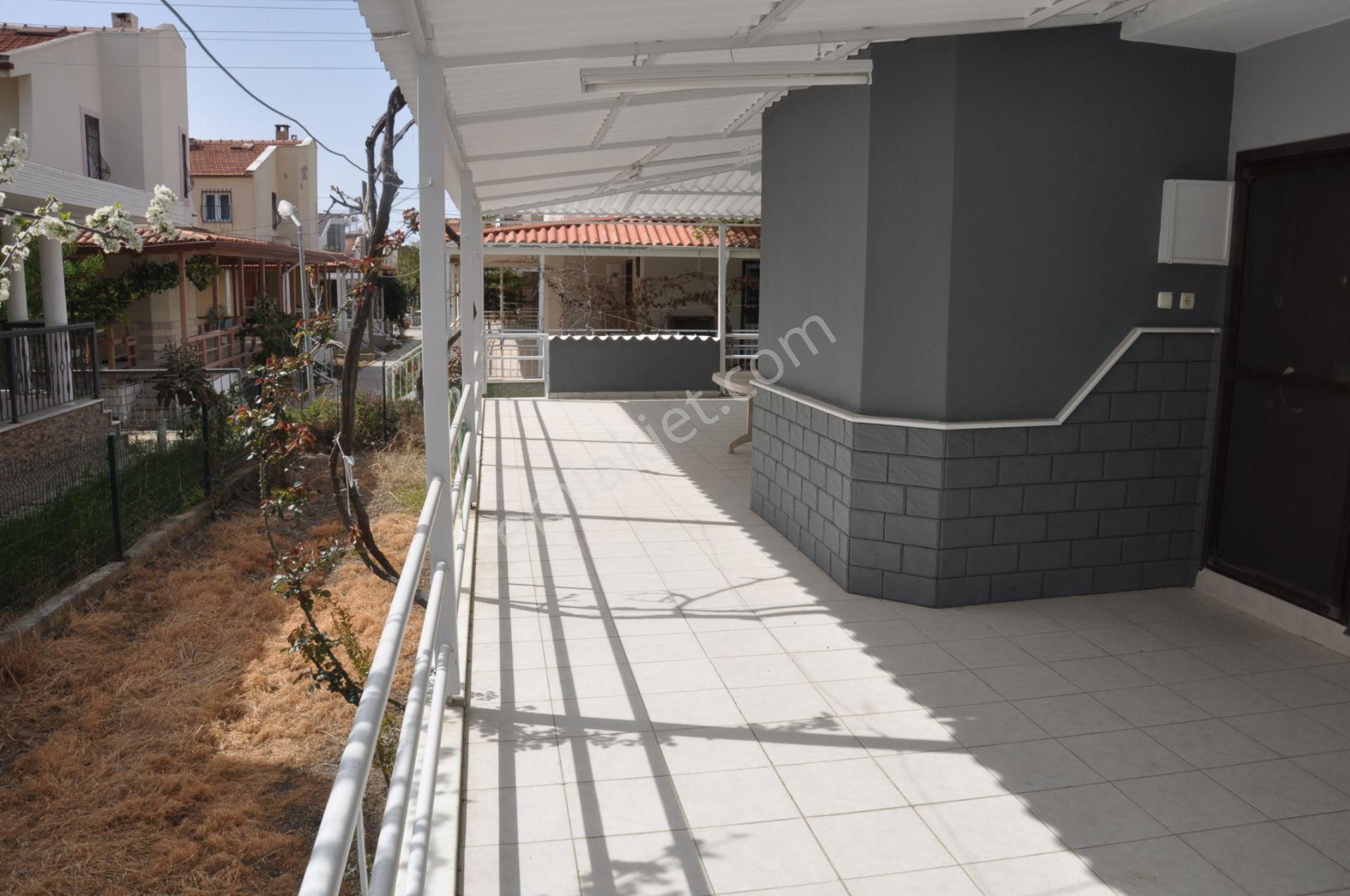 Kuşadası Karaovada Denize 400mt Geniş Bahçeli Verandalı 3+1villa - Görsel 3