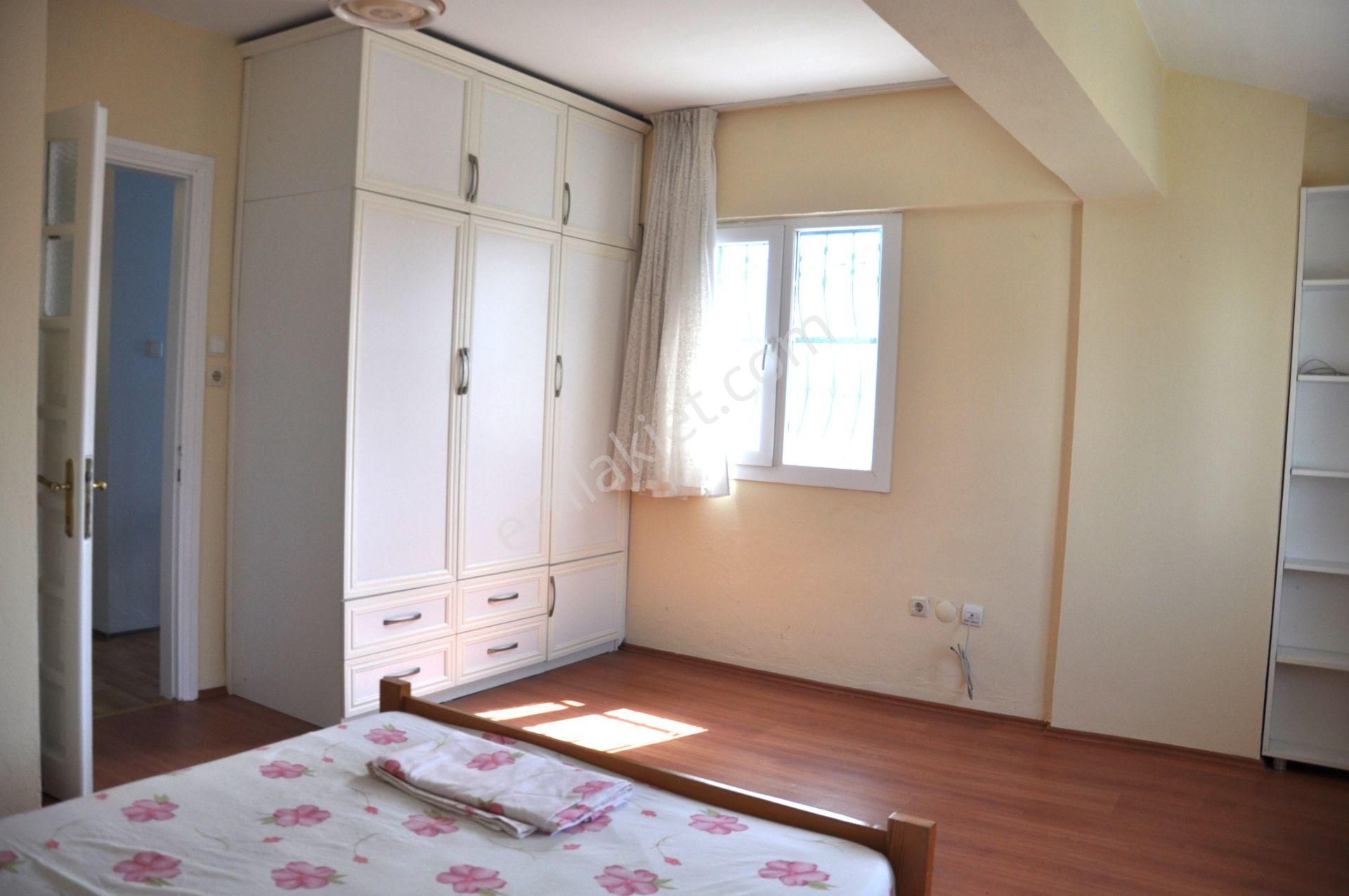 Kuşadası Karaovada Denize 400mt Geniş Bahçeli Verandalı 3+1villa - Görsel 26