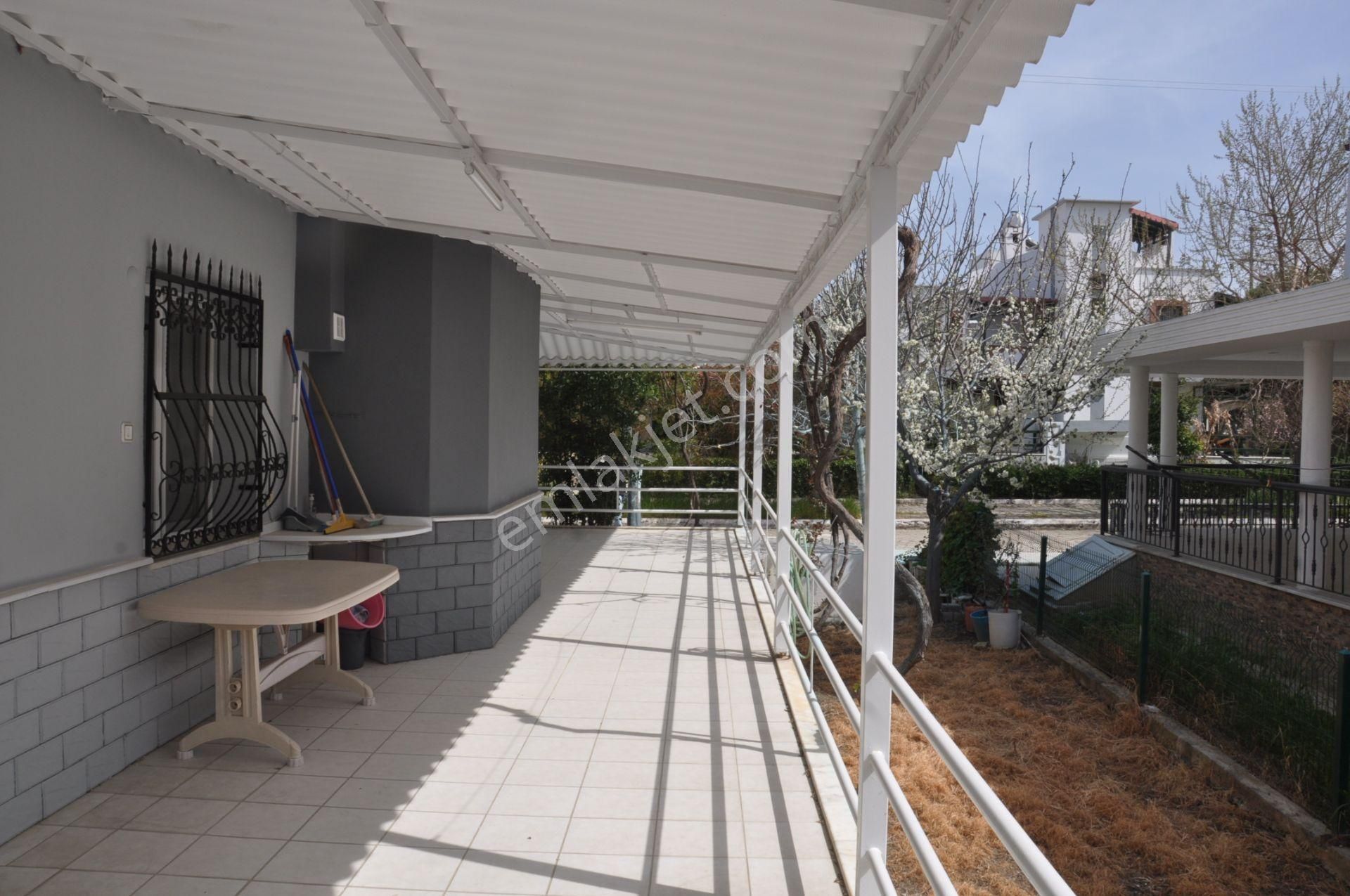 Kuşadası Karaovada Denize 400mt Geniş Bahçeli Verandalı 3+1villa - Görsel 5