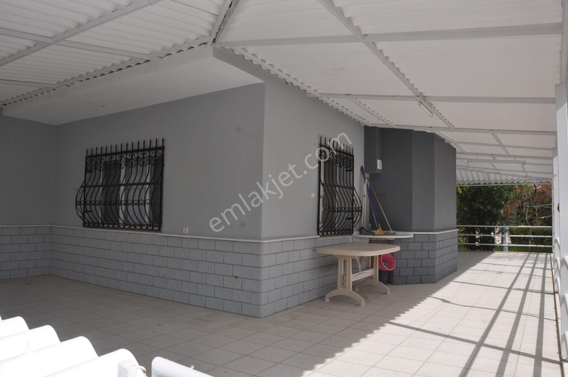 Kuşadası Karaovada Denize 400mt Geniş Bahçeli Verandalı 3+1villa - Görsel 19