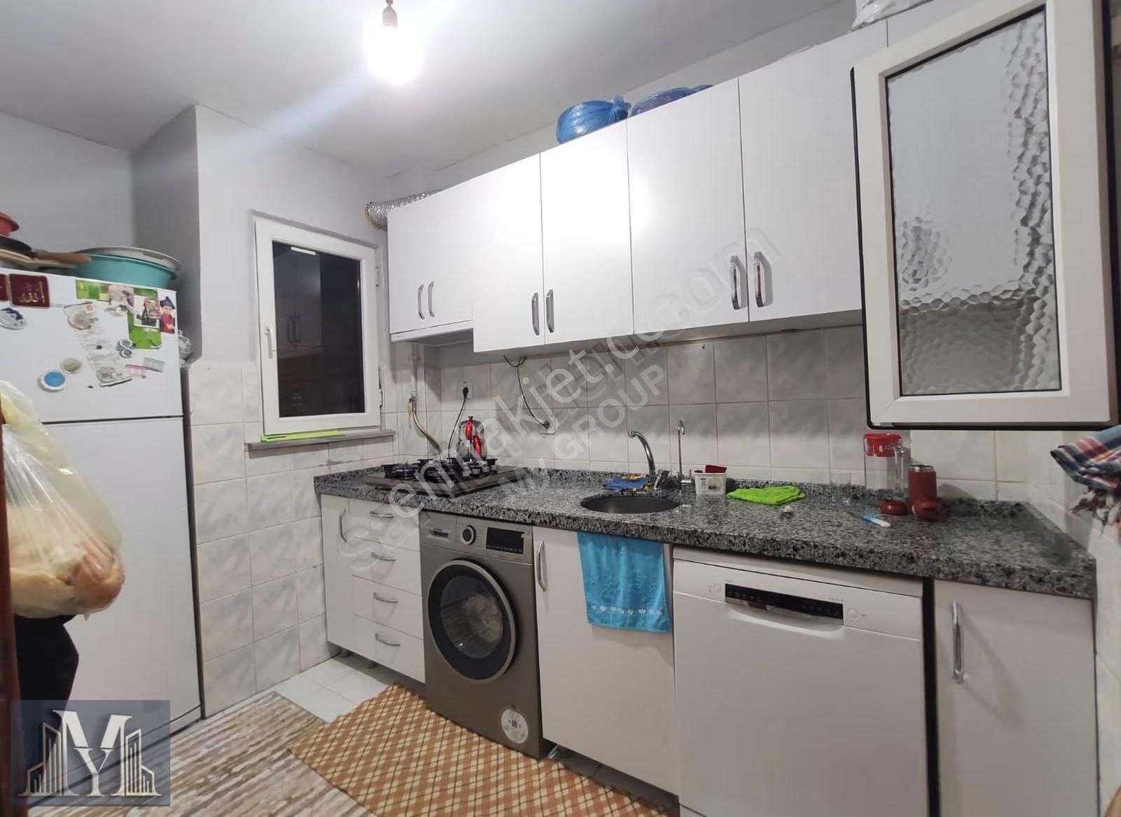 İkitelli Mehmet Akif De Satılık 2+1 Eski Yapı Arakat Daire