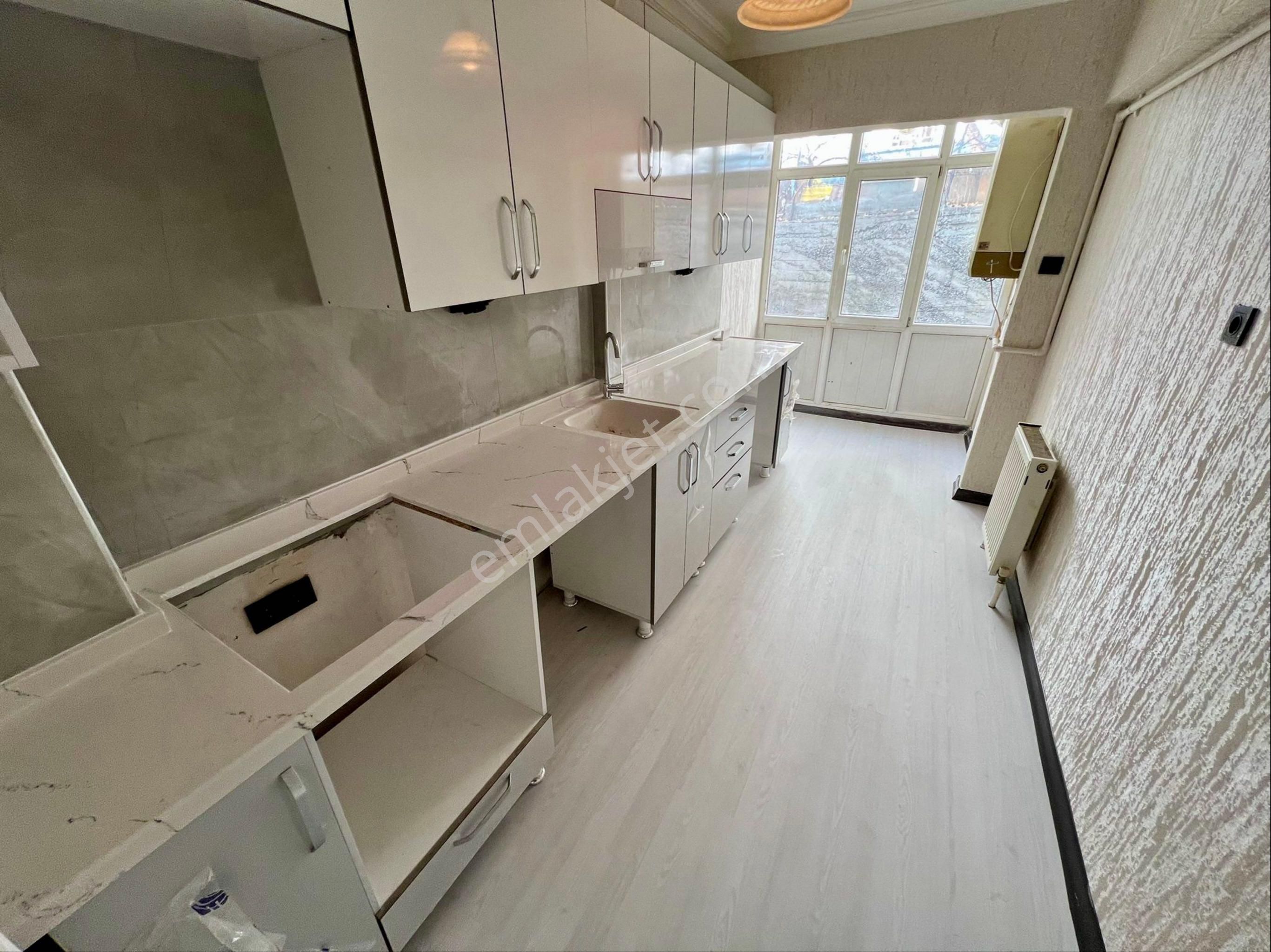 Sanatoryum Cadde Yanı Ara Katta Full Yapılı Masrafsız 3+1